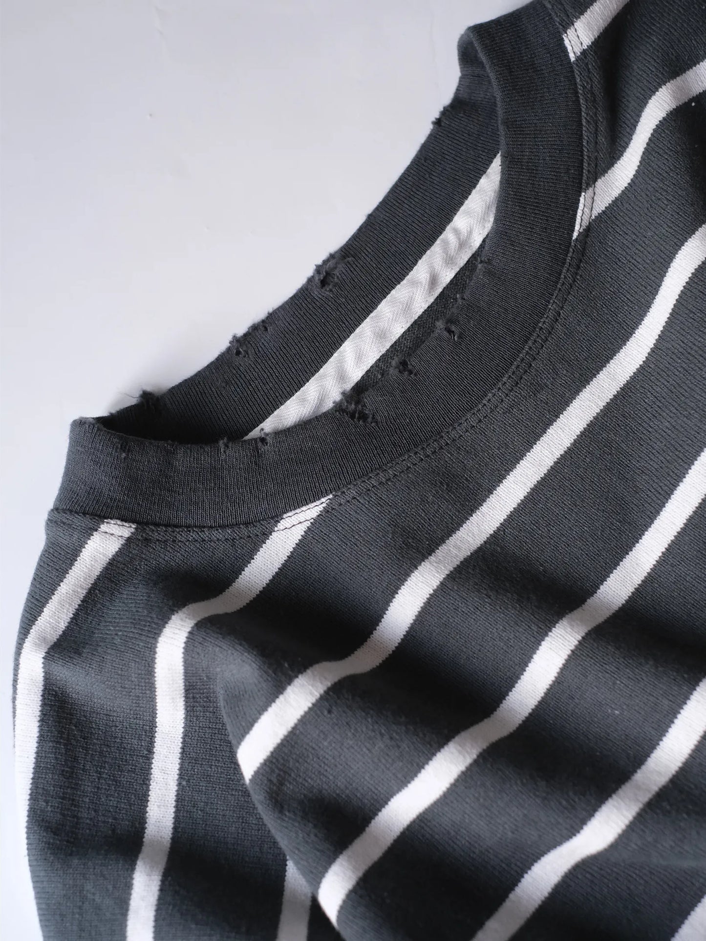 LUCEBER "DAMAGE BORDER S/S Tee(2colors)"