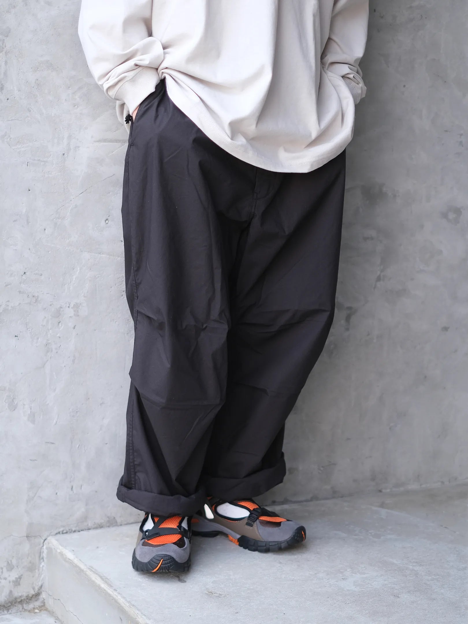 SEDAN ALL-PURPOSE "Typewriter Over Easy Pants"