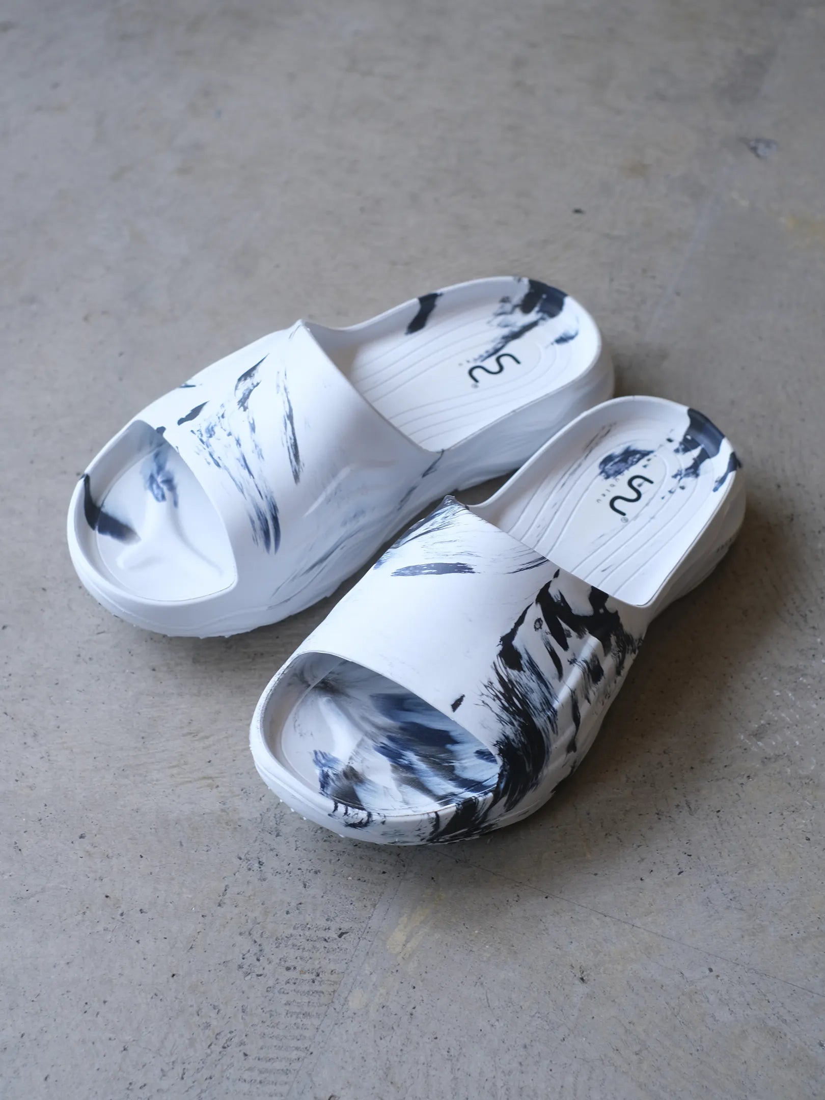 doubleu "ULTRA SPORTY SLIDE - MEN (WHITE + BLK/BLU)"