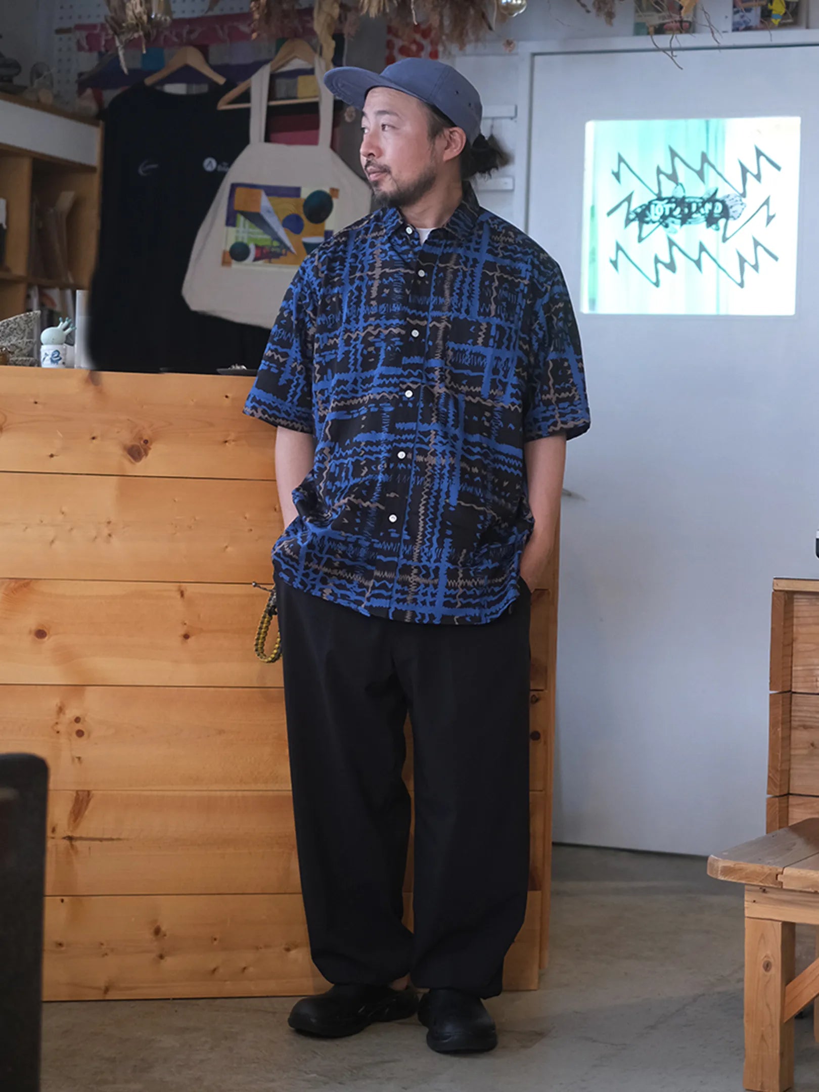 weac. "FLORIST" (BLUE×BLACK)