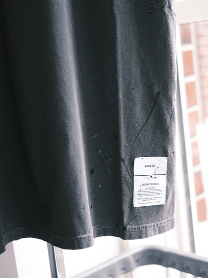 Kha:ki "DAMAGE & PAINT TEE"