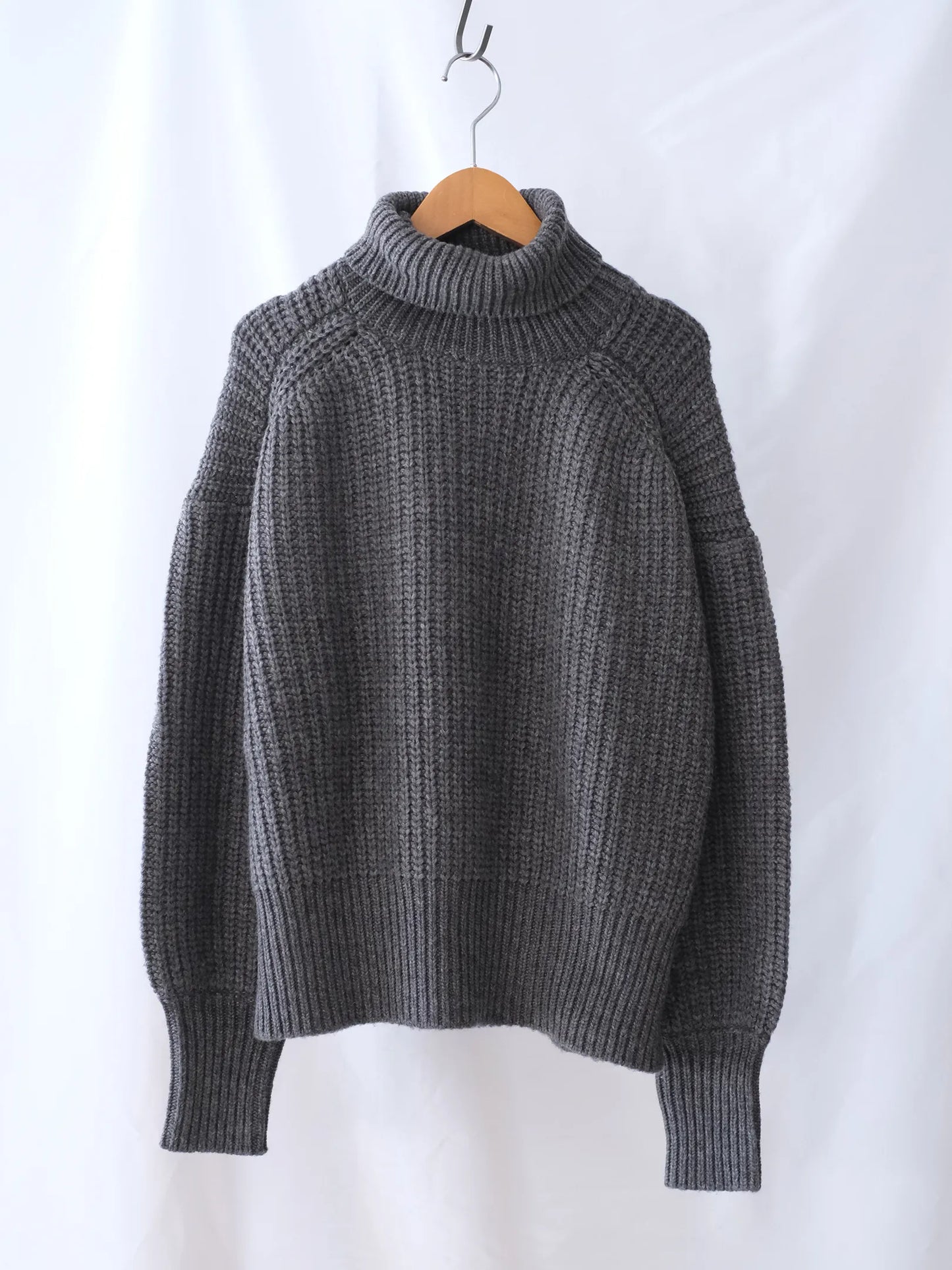 manon "LOW GAUGE HIGH NECK OVER KNIT(2colors)"