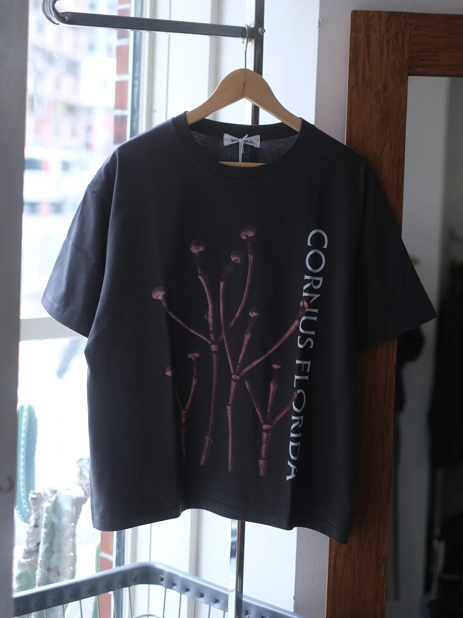 ●PRE-ORDER  Karl Blossfeldt "CORNUS FLORIDA T-Shirt"(2colors)