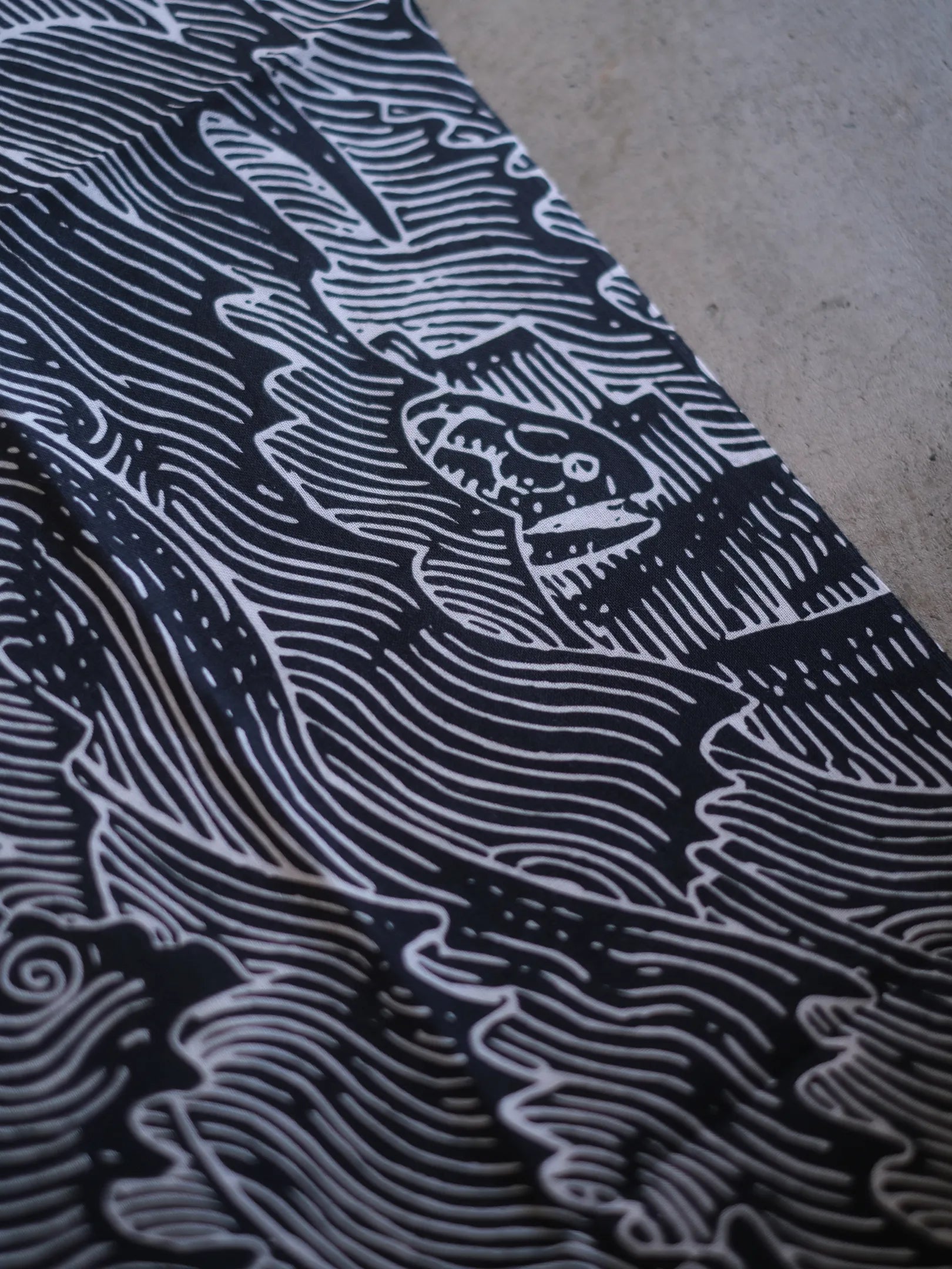 RAY TROLL "Wave Pattern TENUGUI(2colors)"