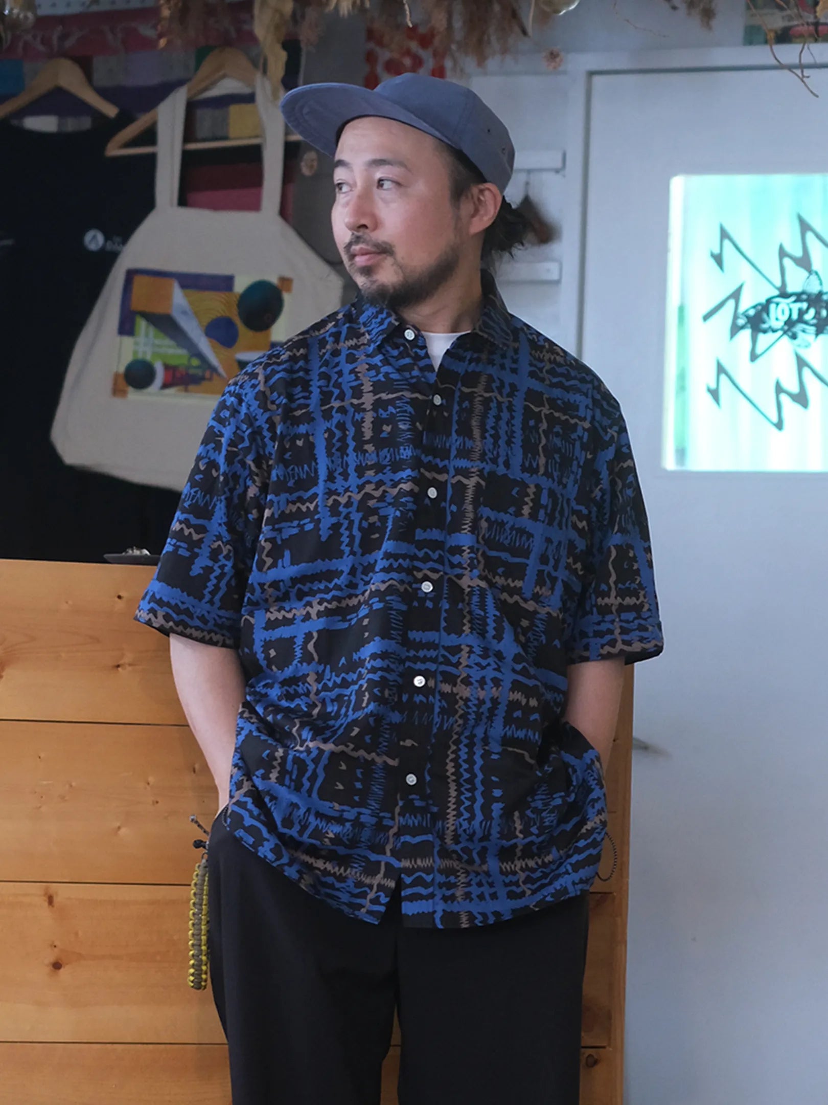 weac. "FLORIST" (BLUE×BLACK)