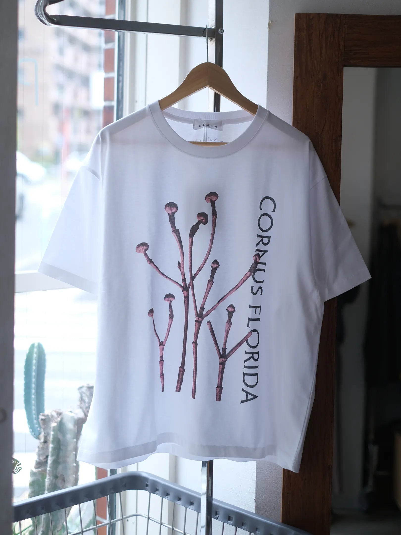 ●PRE-ORDER  Karl Blossfeldt "CORNUS FLORIDA T-Shirt"(2colors)