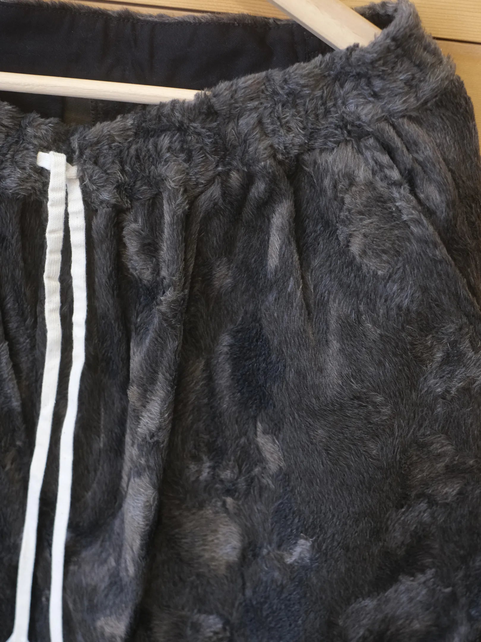 児島新鮮組  "BIG BULB SHORTS (BROWN FUR)"
