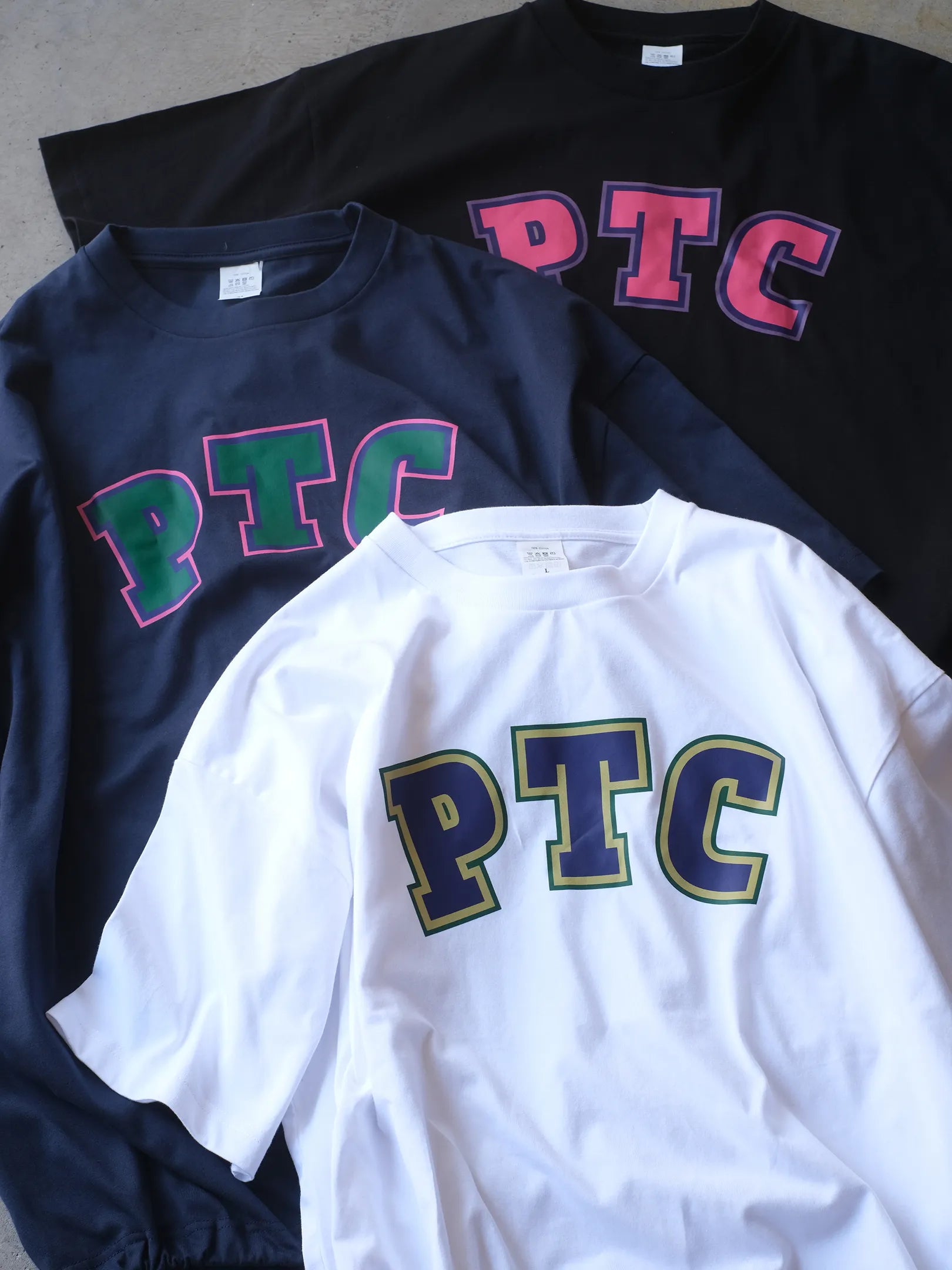 ⚫︎PRE-ORDER  PTC by Panio " COLLEGE LOGO RELAX S/STee(3colors)"