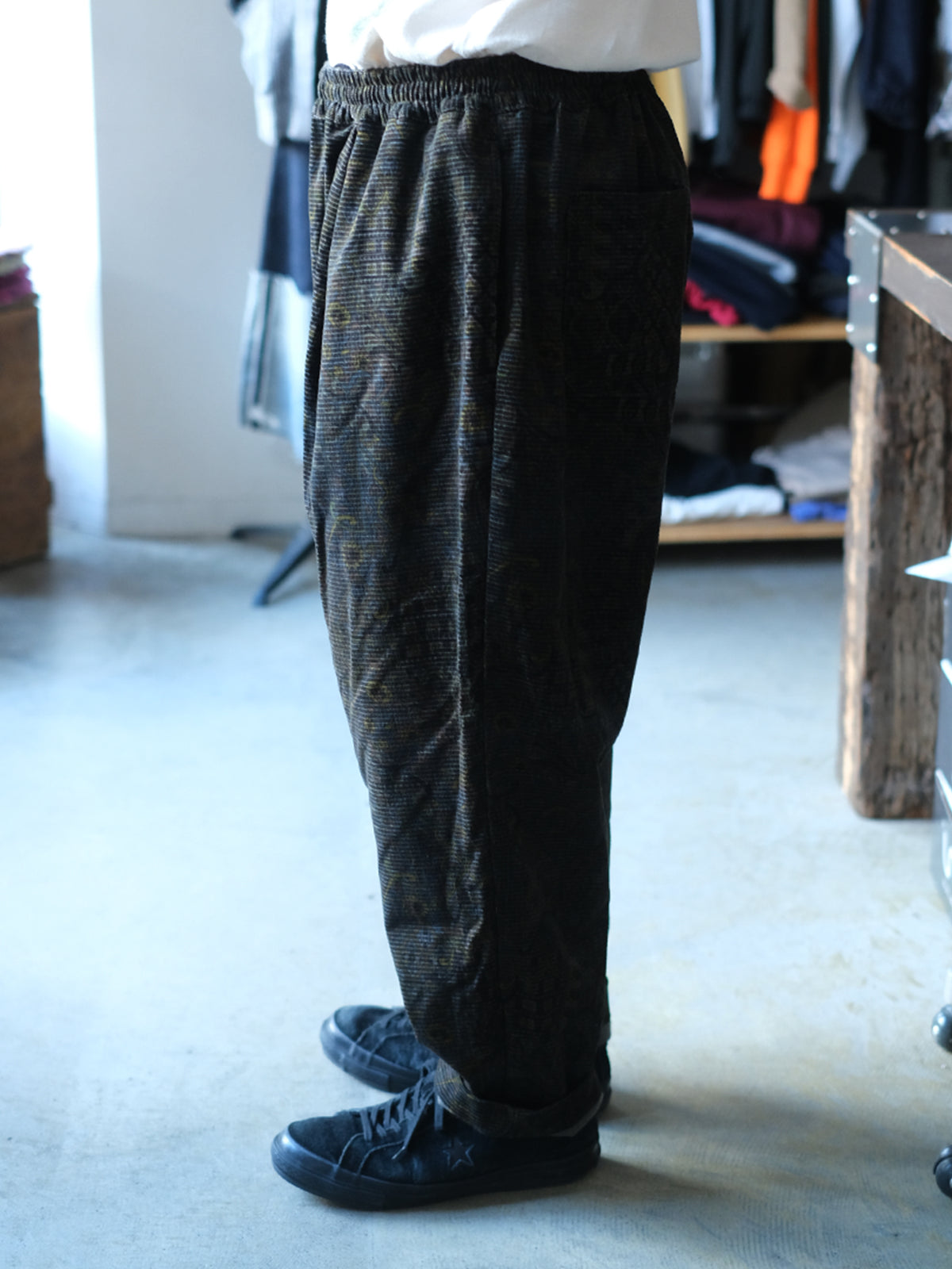 weac. "ONE TUCK EASY PANTS(GRAY PAISLEY)"