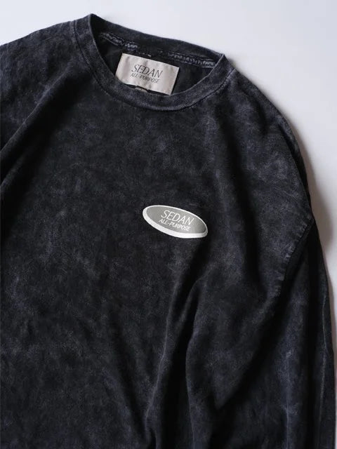 SEDAN ALL-PURPOSE "OVAL LOGO MINERAL WASH L/S TEE(ASPHALT)"