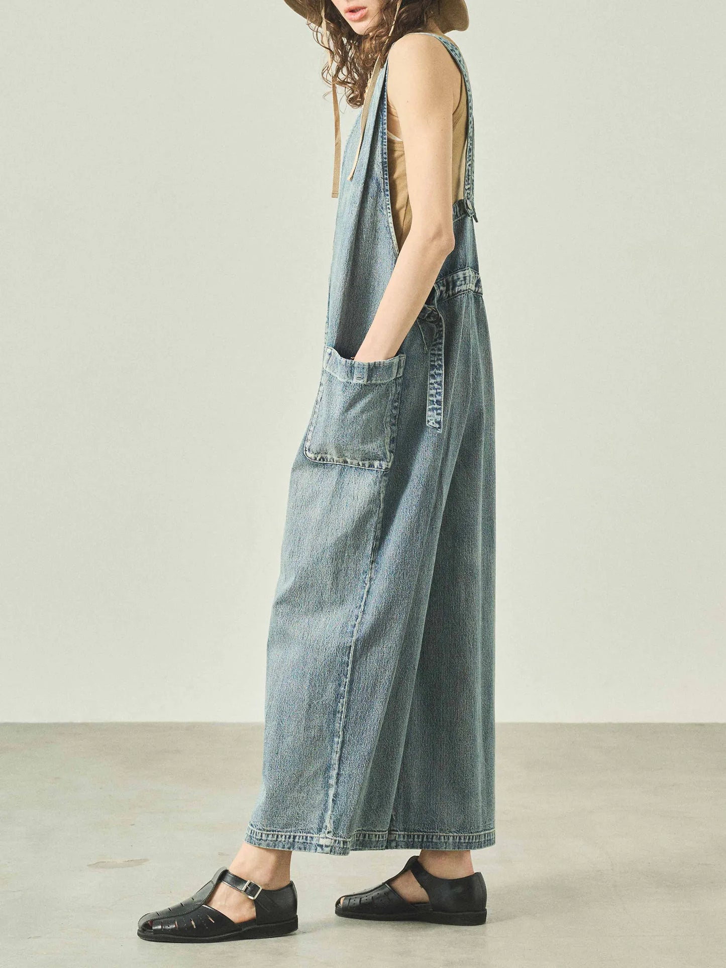 Kha:ki "V-NECK OVERALLS"
