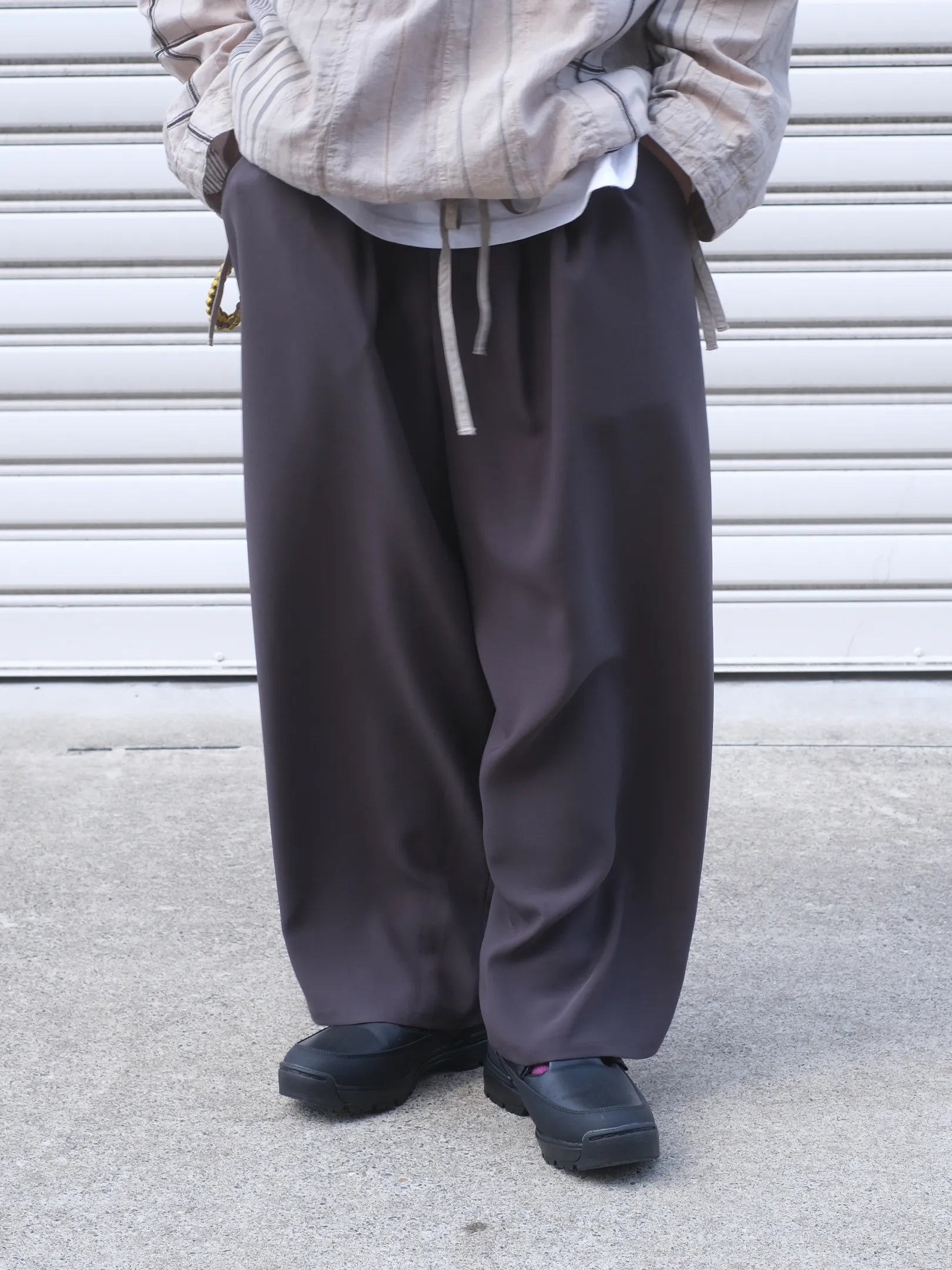 manon "TWILL THREE TUCK WIDE PANTS(2colors)"