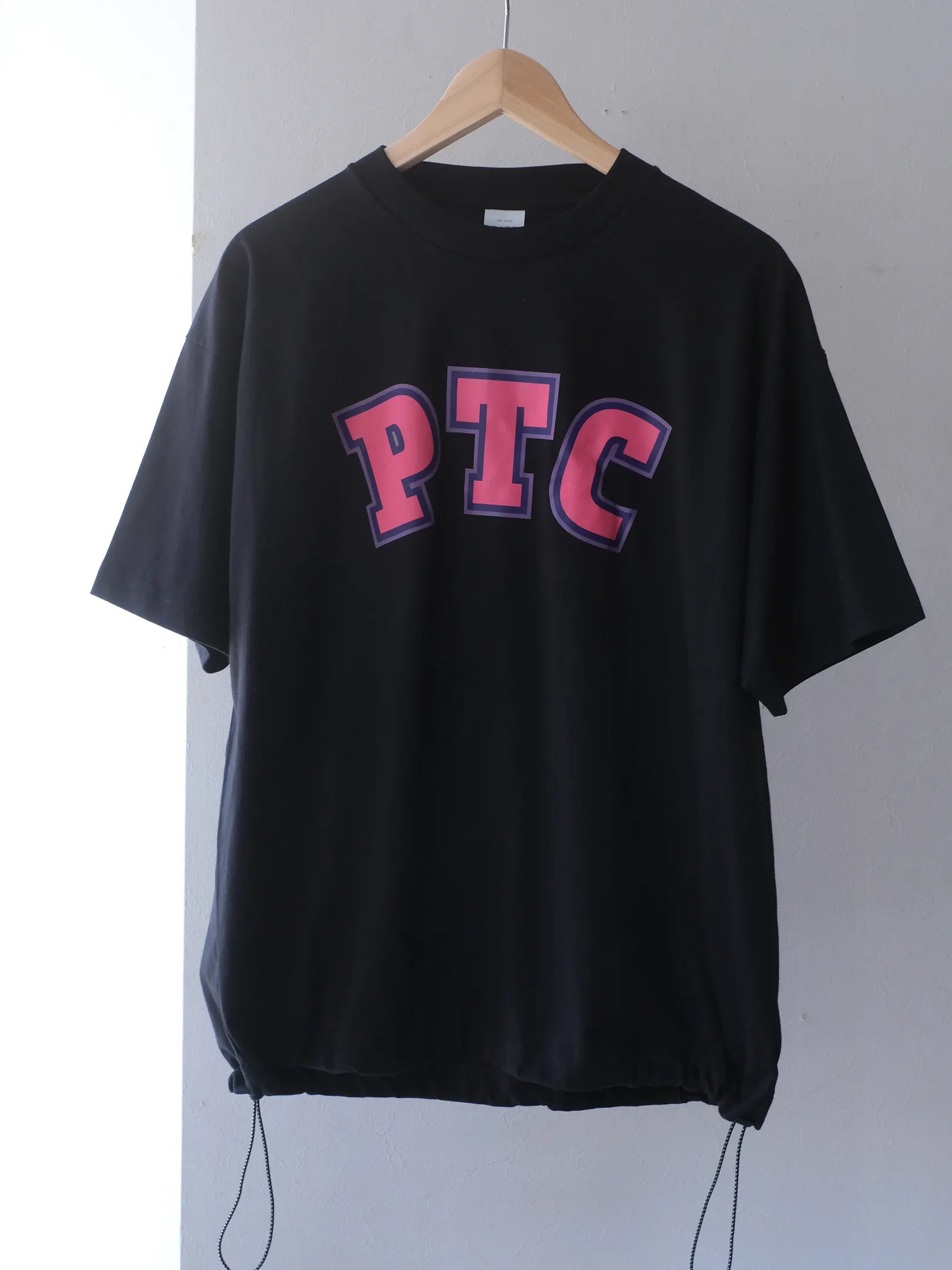 ⚫︎PRE-ORDER  PTC by Panio " COLLEGE LOGO RELAX S/STee(3colors)"