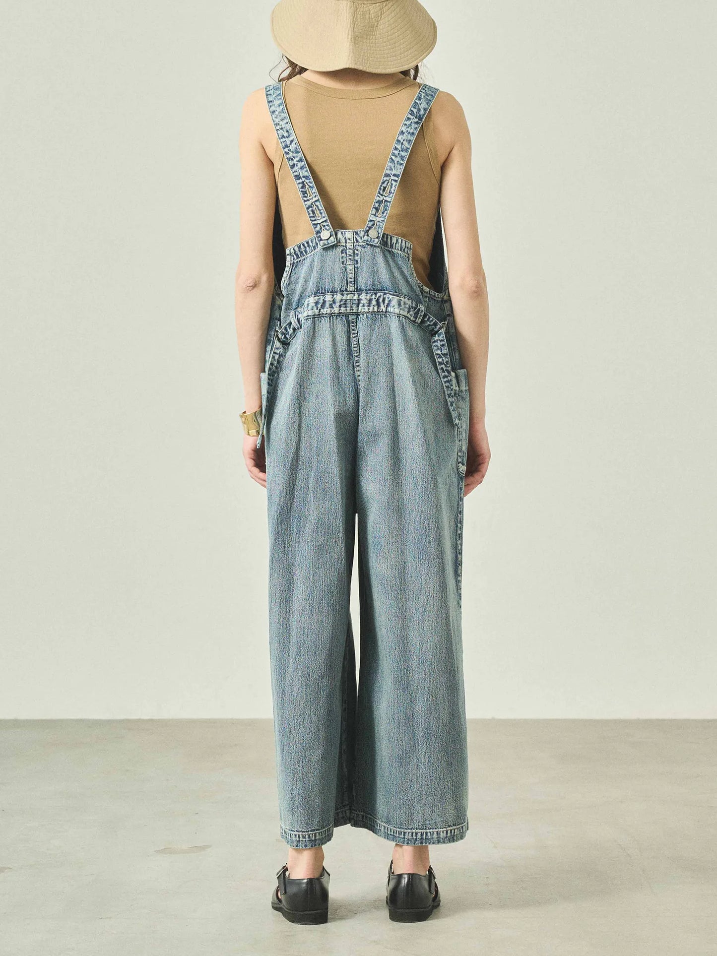 Kha:ki "V-NECK OVERALLS"