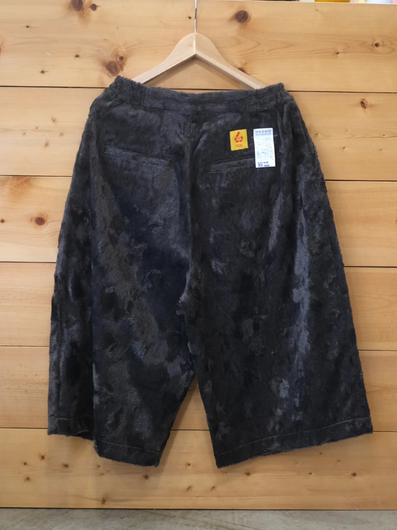 児島新鮮組  "BIG BULB SHORTS (BROWN FUR)"