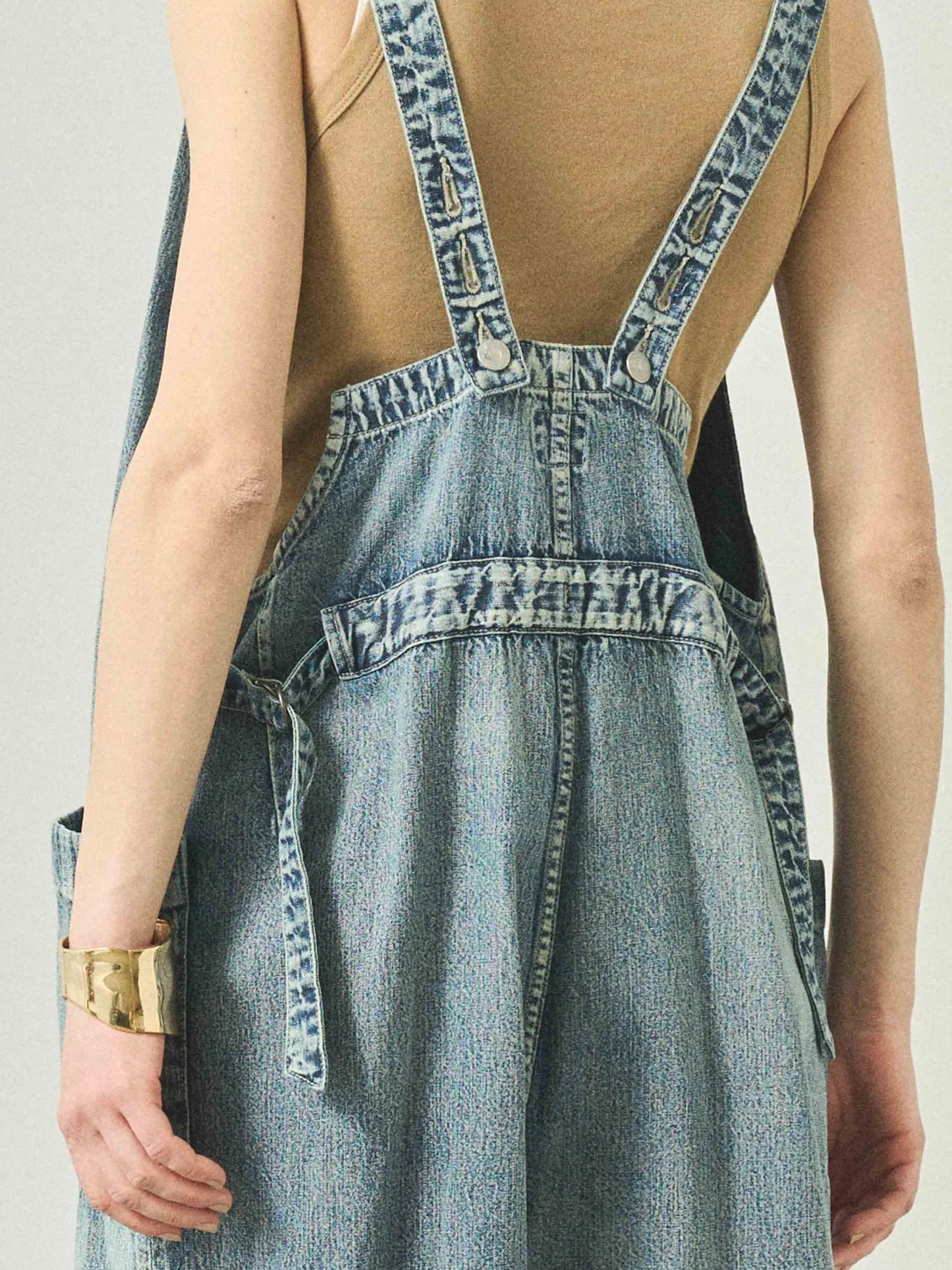 Kha:ki "V-NECK OVERALLS"