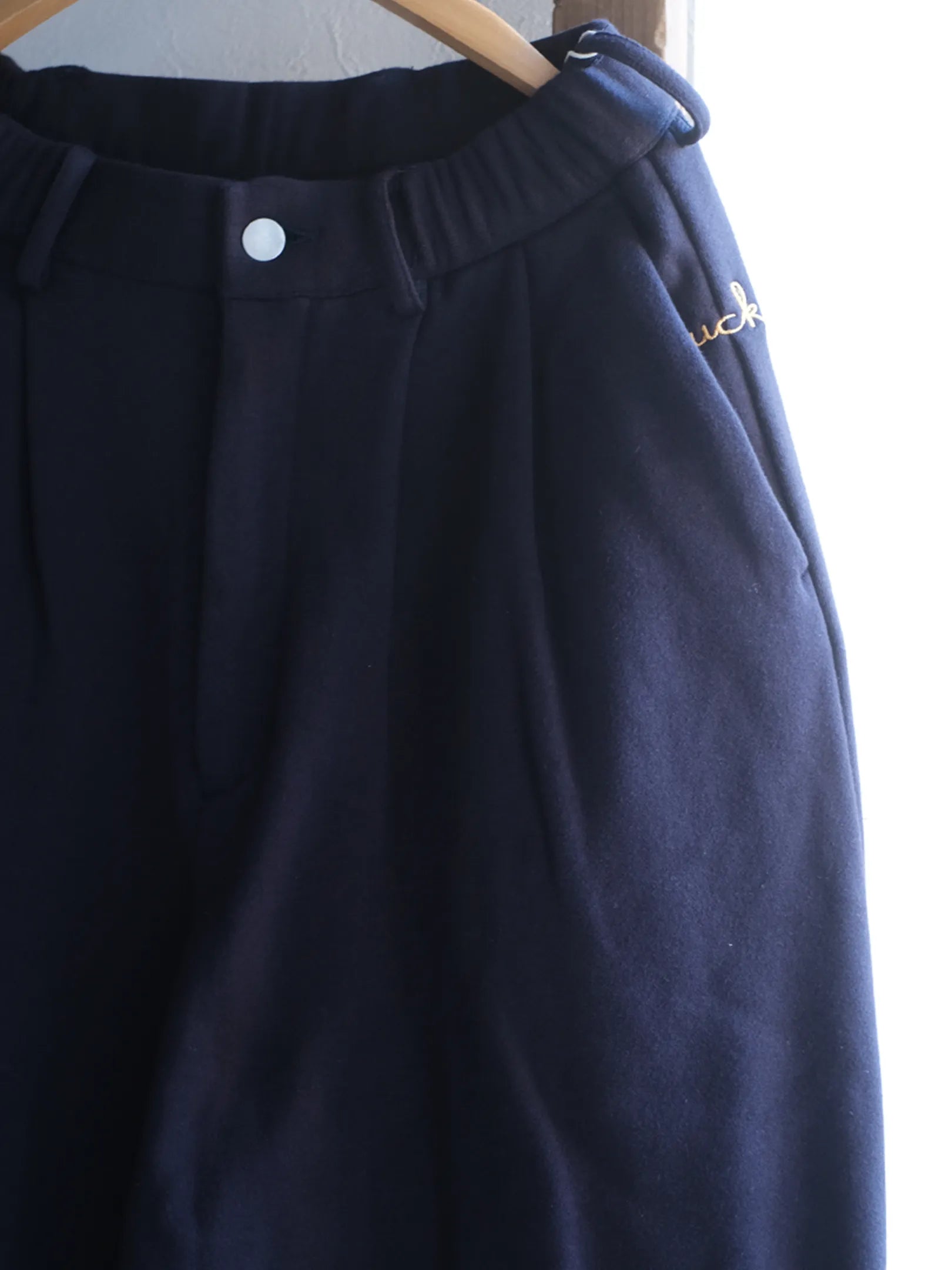 THE SUNNY "SWEAT TWO TUCK PANTS / NAVY"