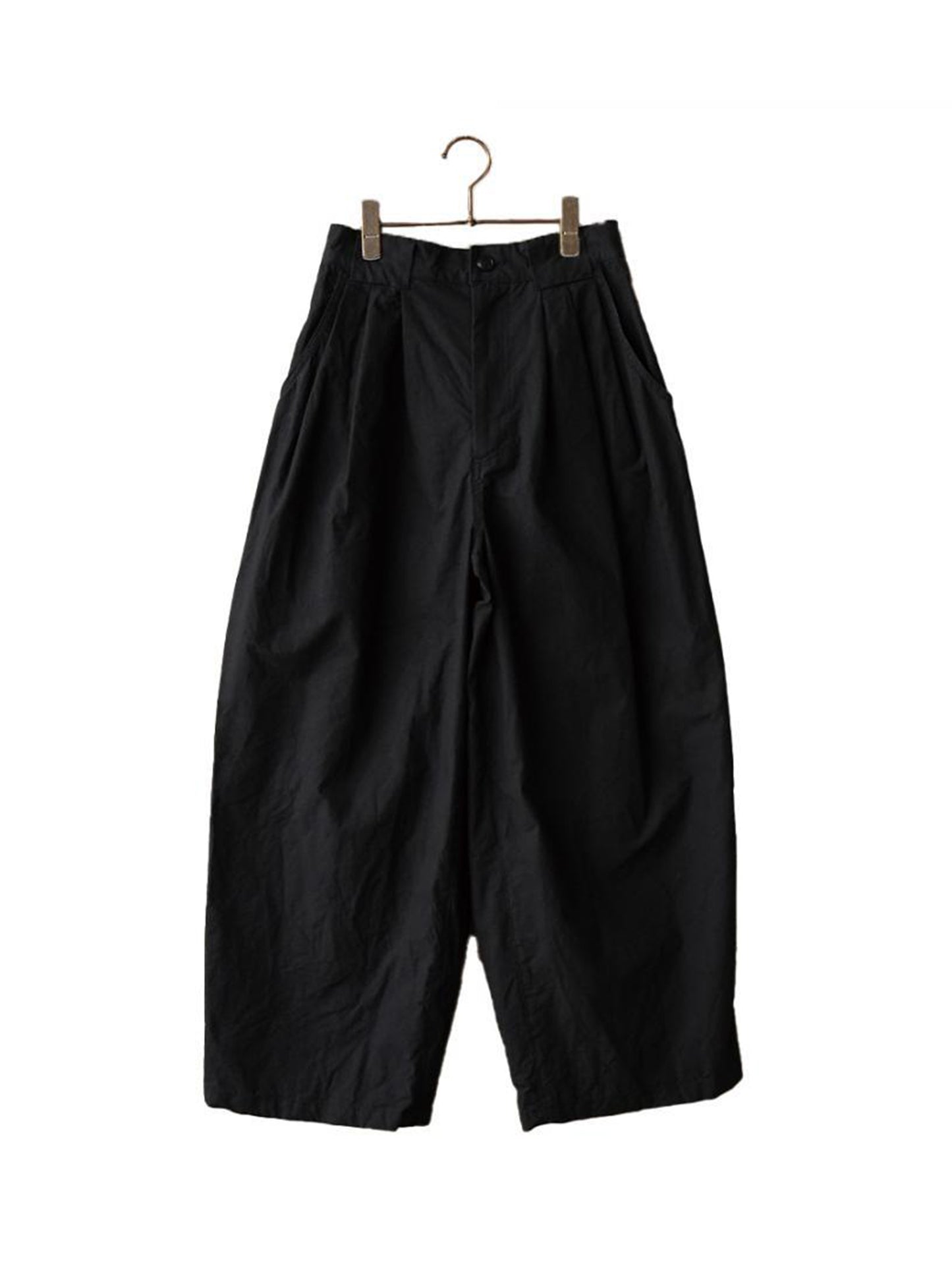 manon "LIP CLOTHTHREE TUCKWIDE PANTS(2colors)"
