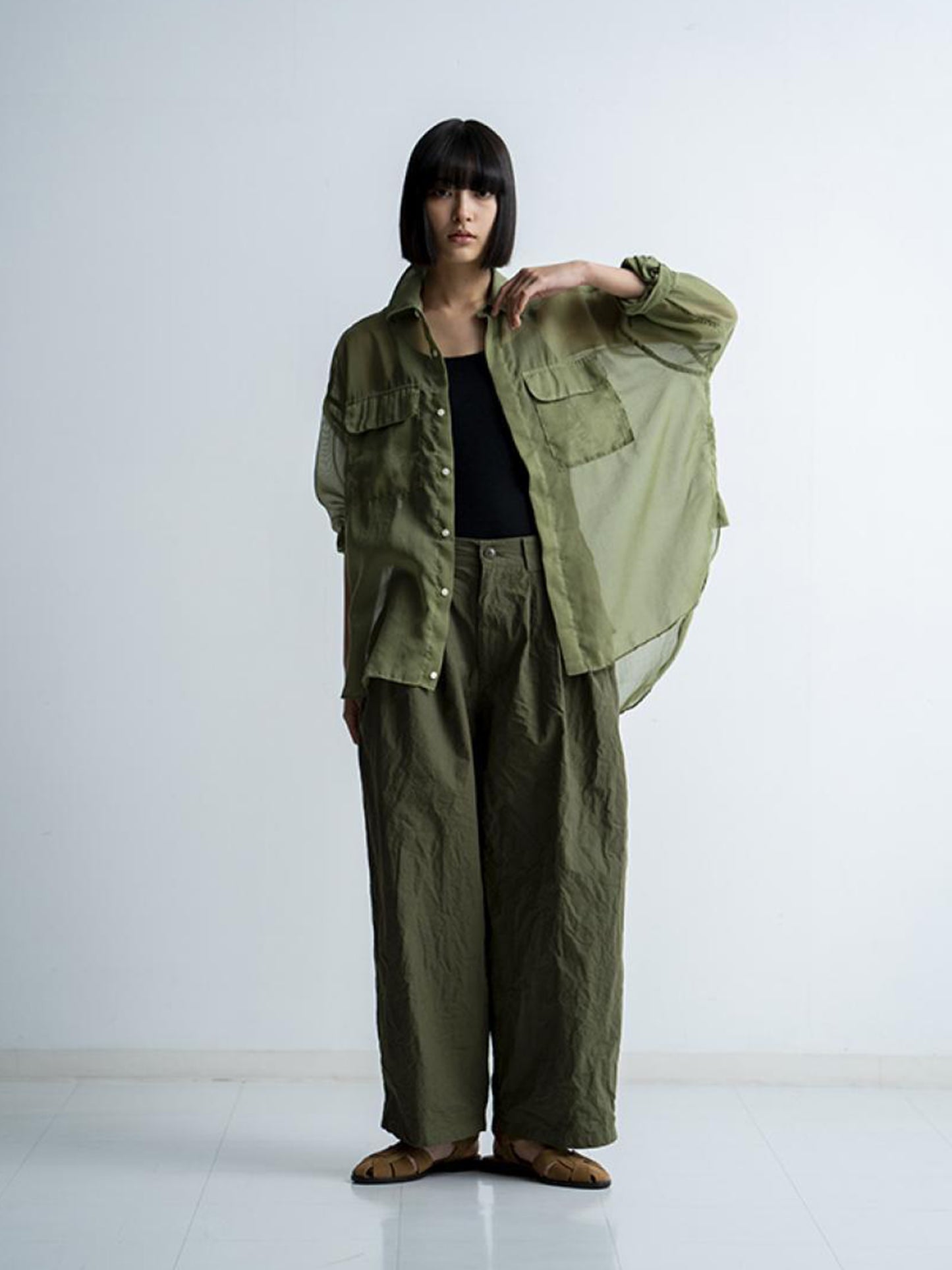 manon "LIP CLOTHTHREE TUCKWIDE PANTS(2colors)"