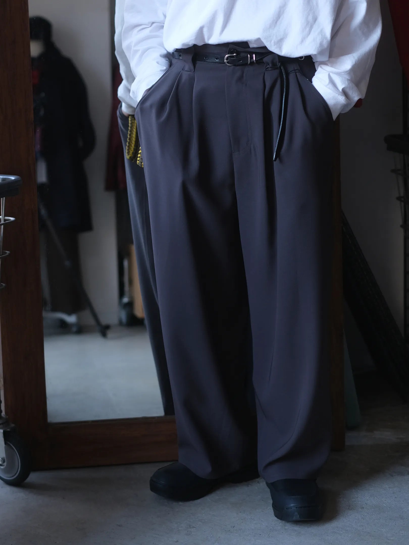 manon "TWILL THREE TUCK WIDE PANTS(2colors)"