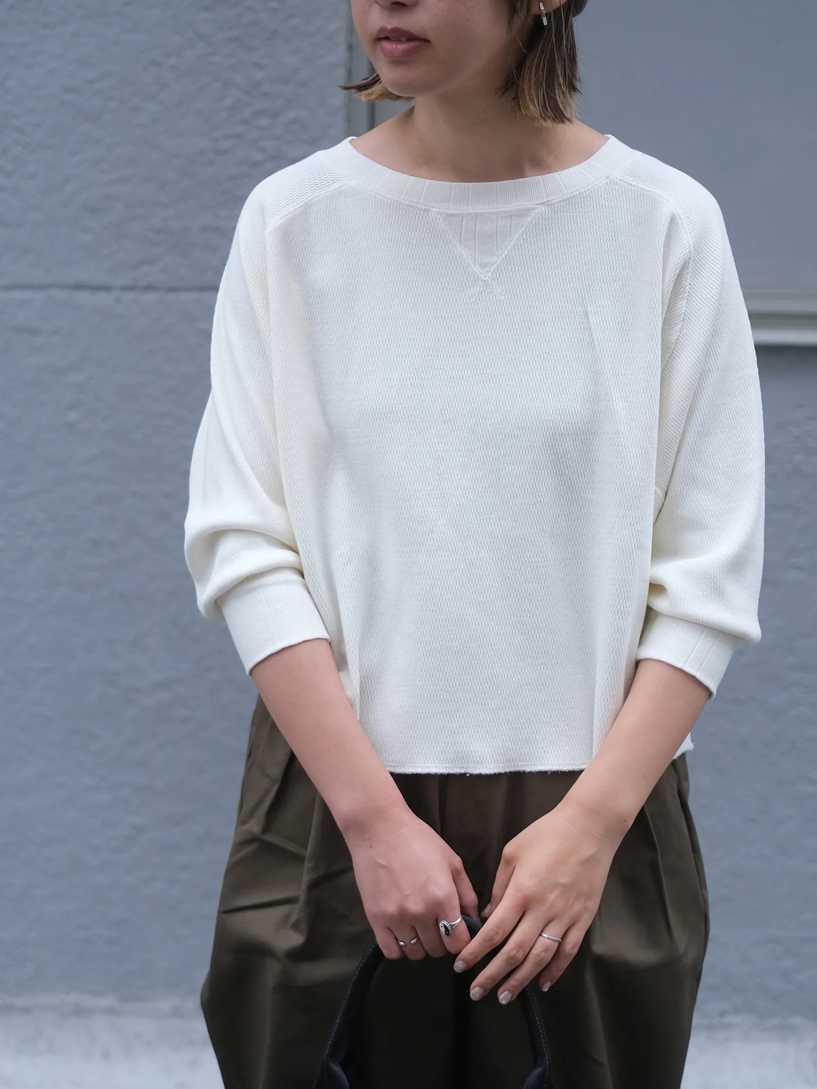 Kha:ki "HONEYCOMB 8th SLEEVE TOP(2colors)"