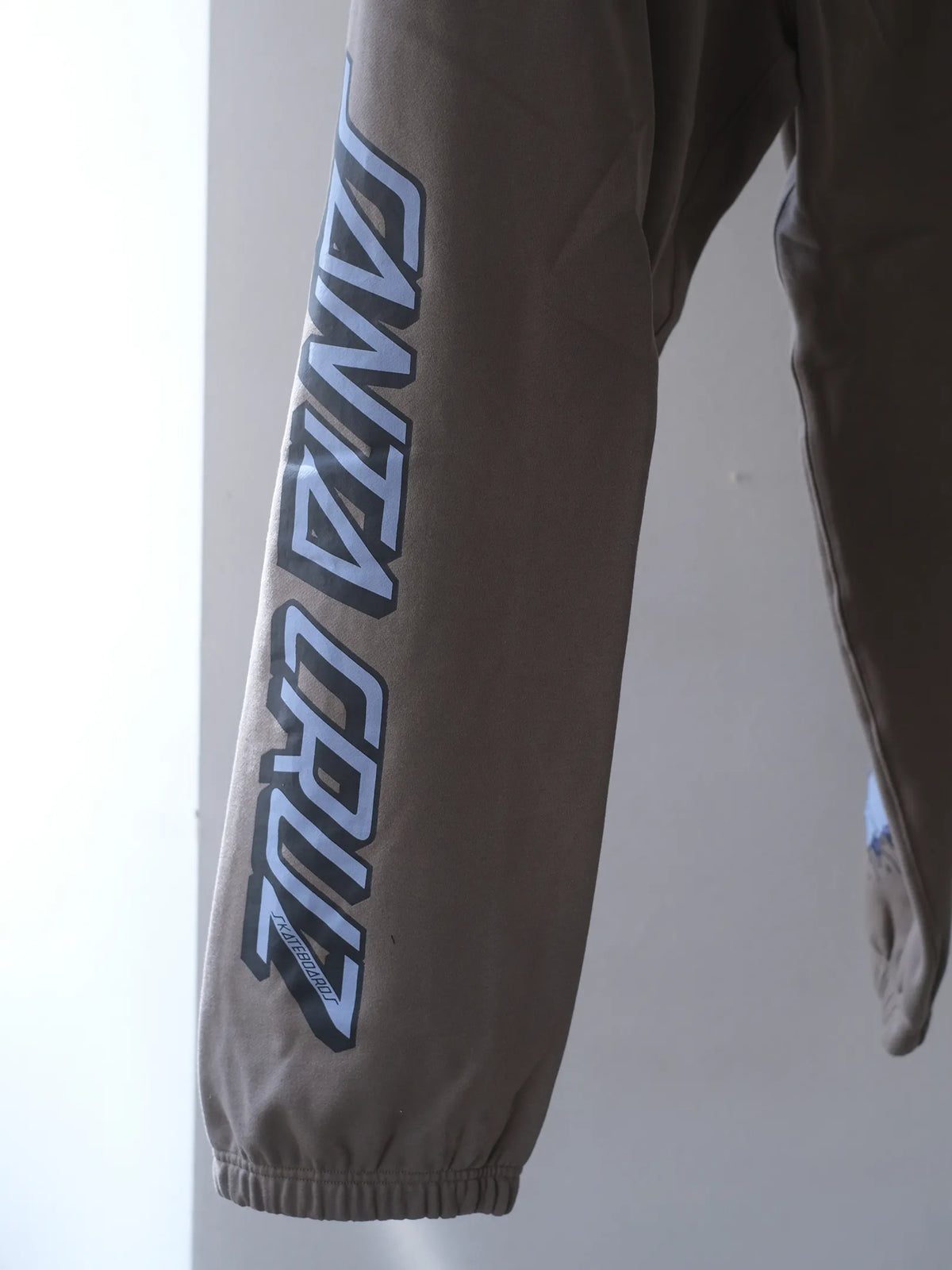 9/19 12~ SEDAN ALL-PURPOSE "Santa Cruz / Screaming Hand Sweatpants"