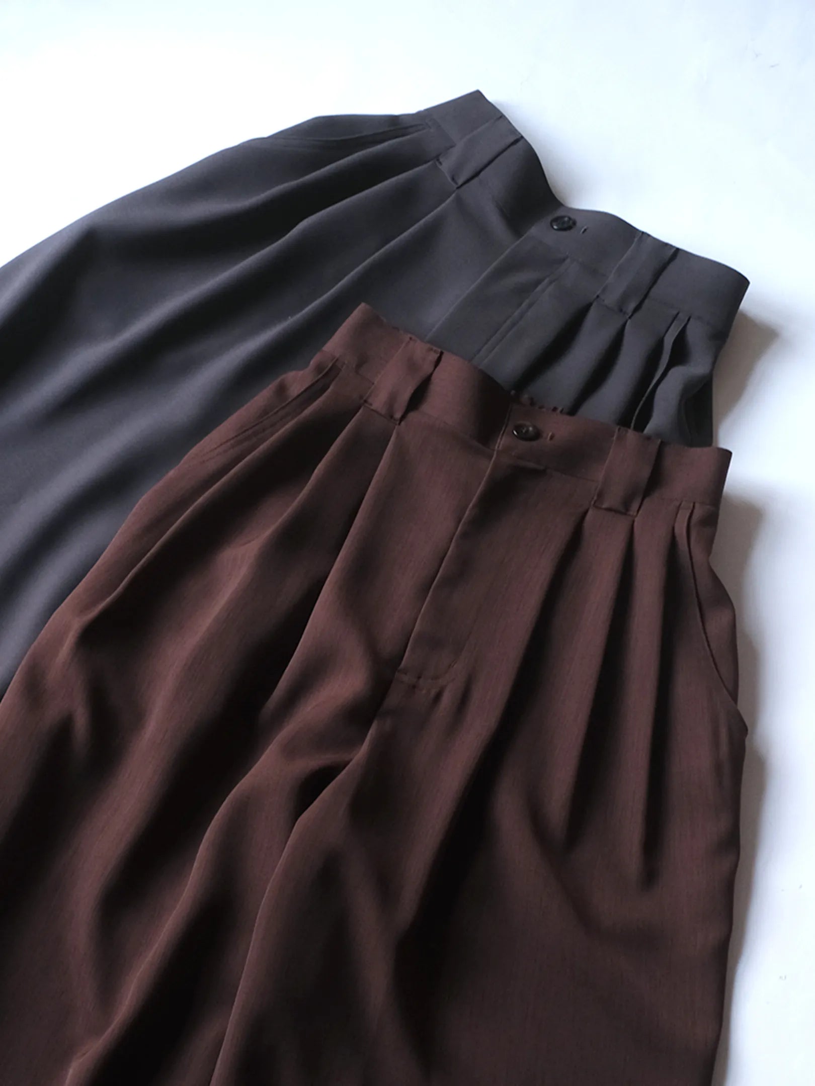 manon "TWILL THREE TUCK WIDE PANTS(2colors)"