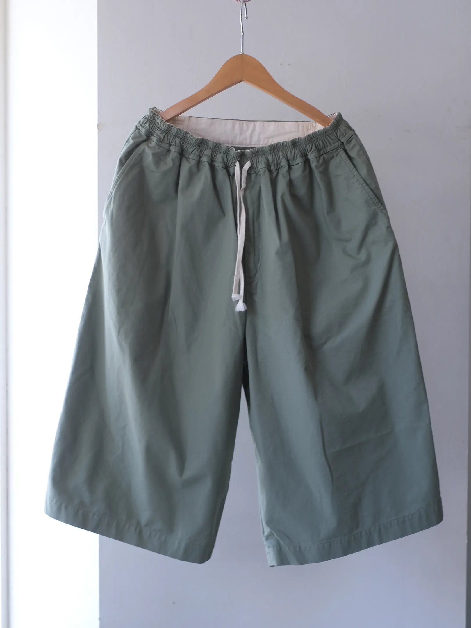 児島新鮮組  "BIG BULB SHORTS (OLIVE)"