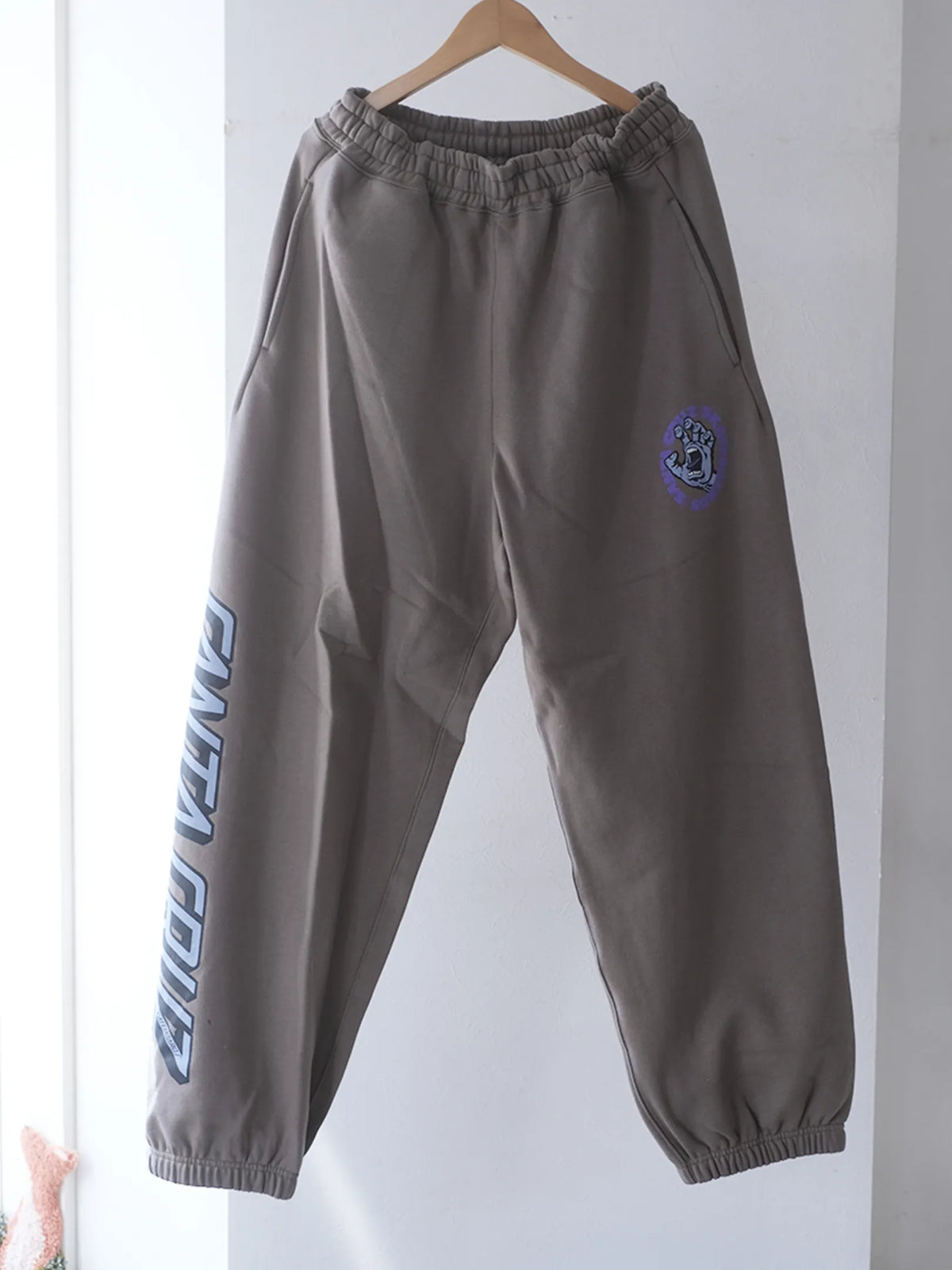 9/19 12~ SEDAN ALL-PURPOSE "Santa Cruz / Screaming Hand Sweatpants"