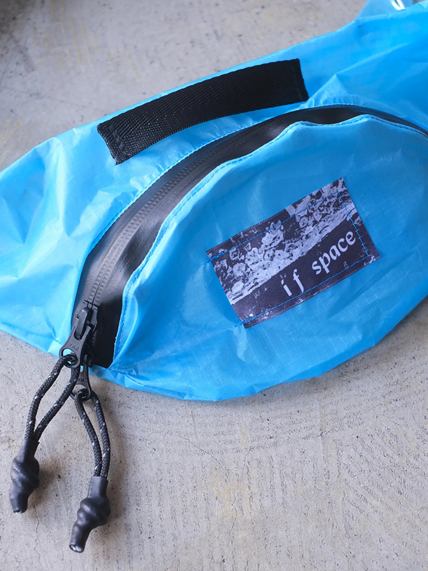 if space "Waist Mini Pack – Ghost Rip Blue"