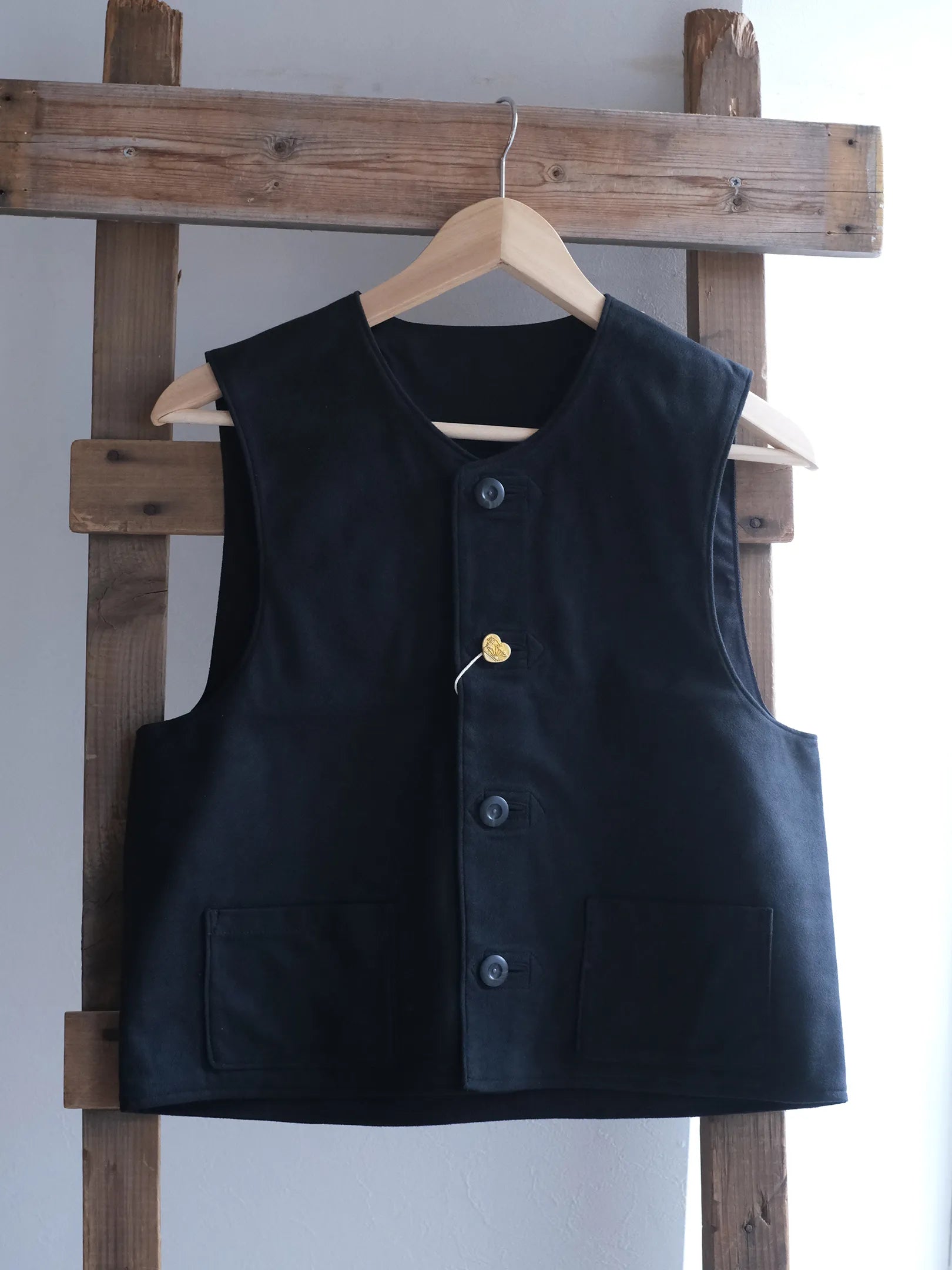 THE SUNNY "TECH SUEDE VEST(2colors)"