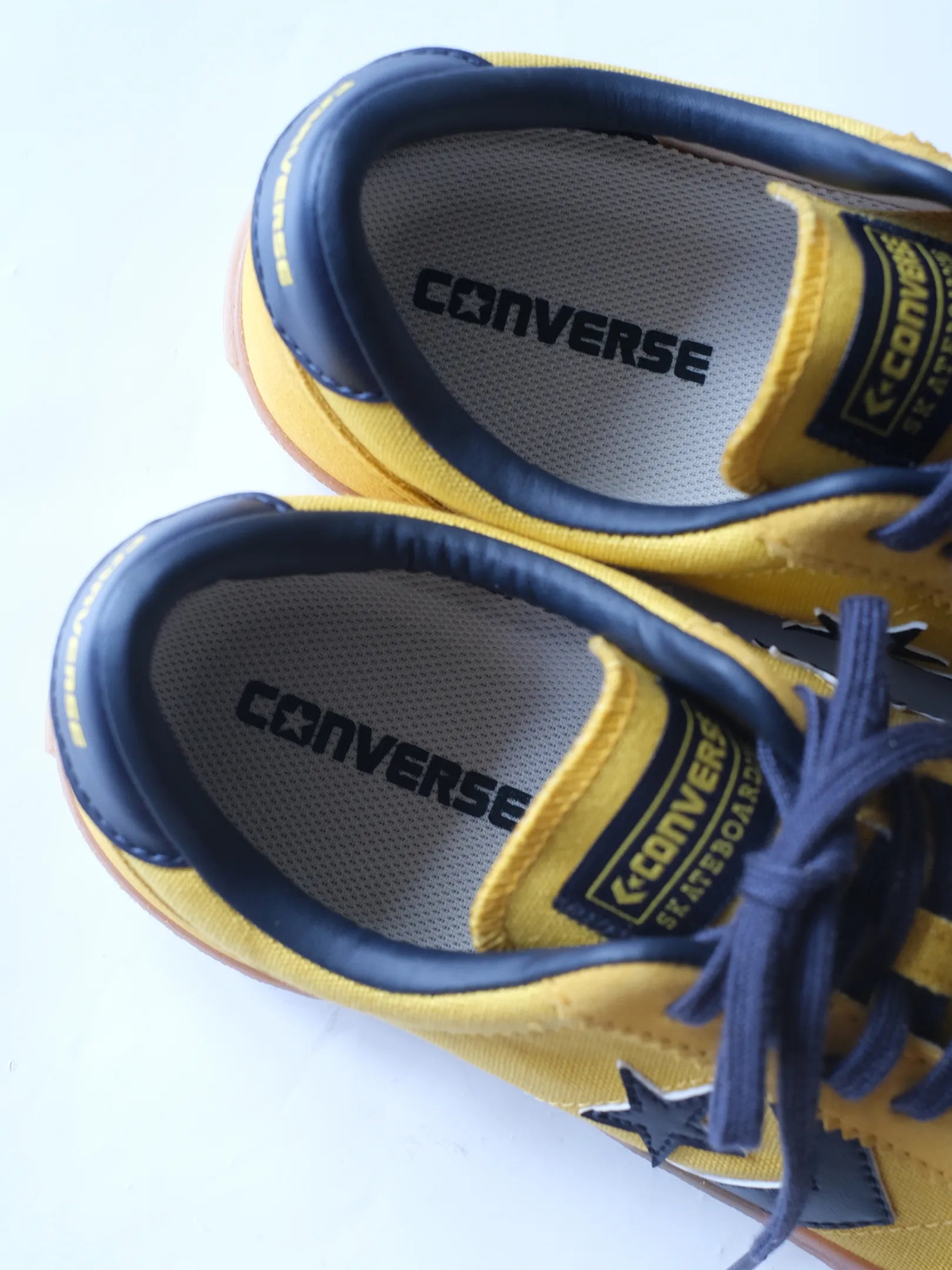 CONVERSE "ROADCLASSIC SK OX(YELLOW)"