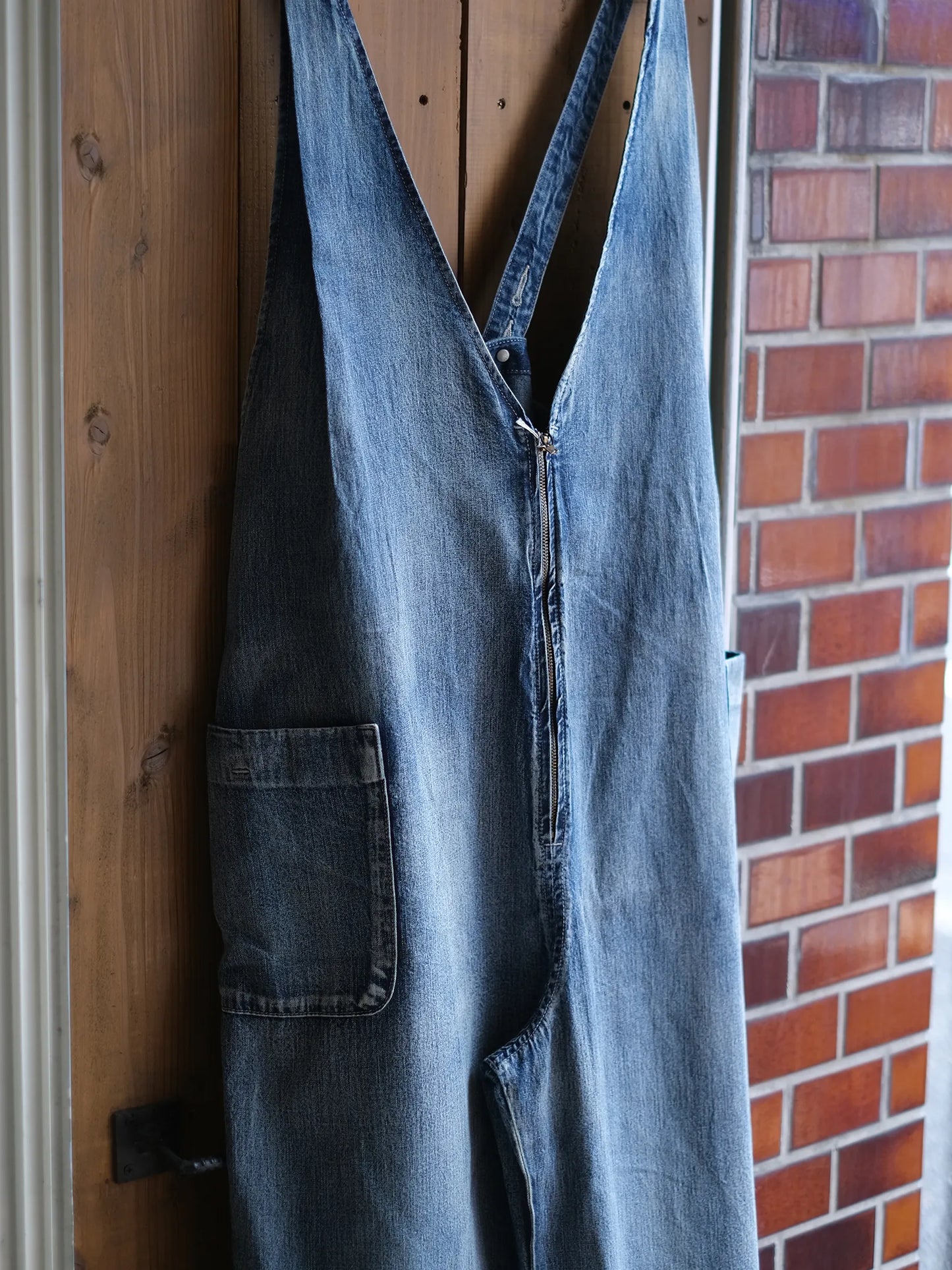 Kha:ki "V-NECK OVERALLS"