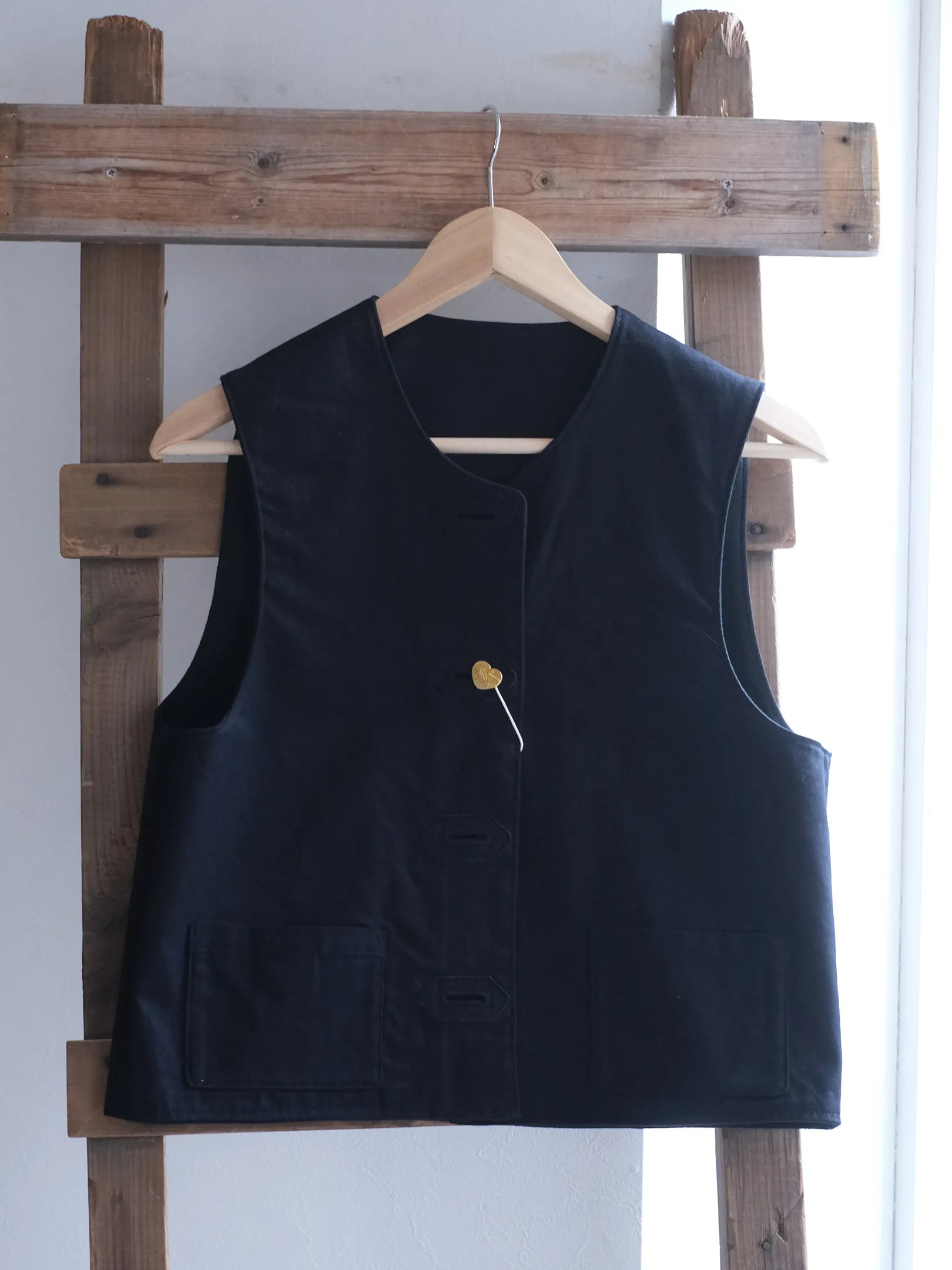 THE SUNNY "TECH SUEDE VEST(2colors)"
