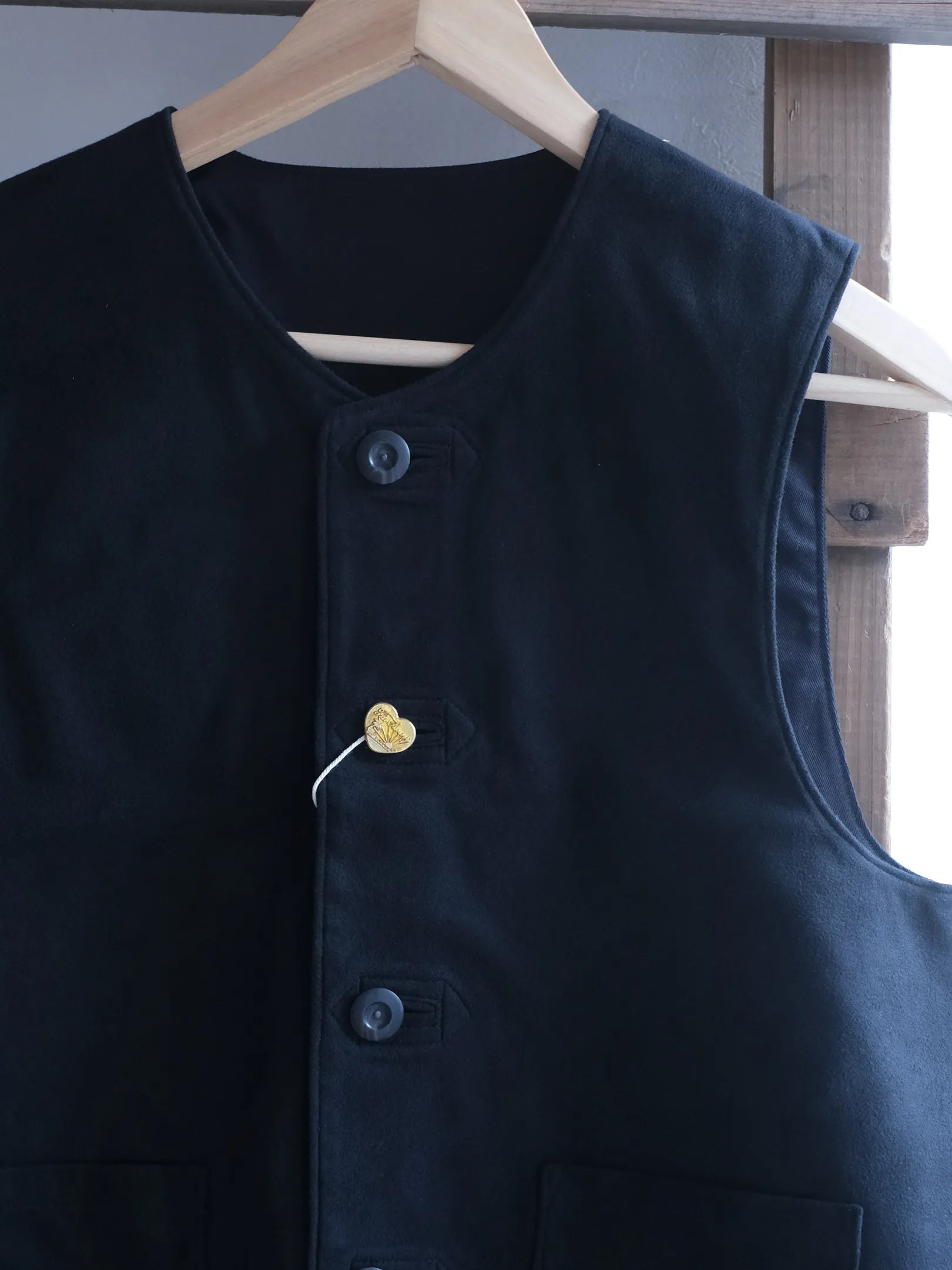 THE SUNNY "TECH SUEDE VEST(2colors)"
