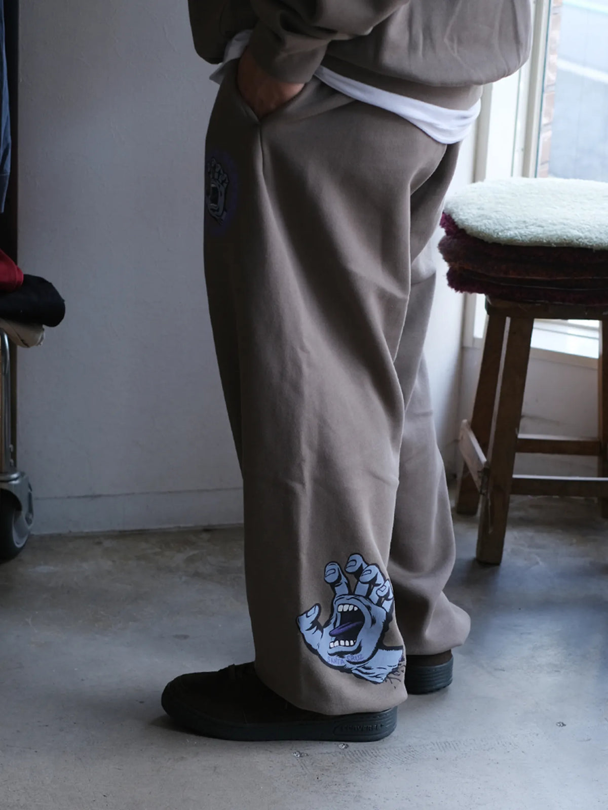 9/19 12~ SEDAN ALL-PURPOSE "Santa Cruz / Screaming Hand Sweatpants"