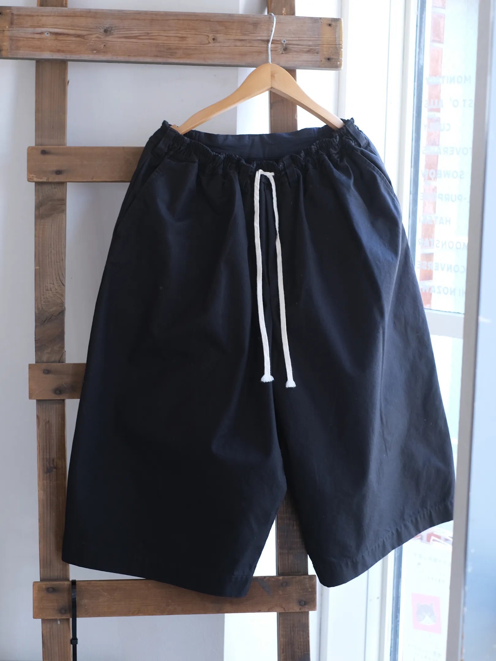 児島新鮮組  "BIG BULB (BLACK CHINO)"