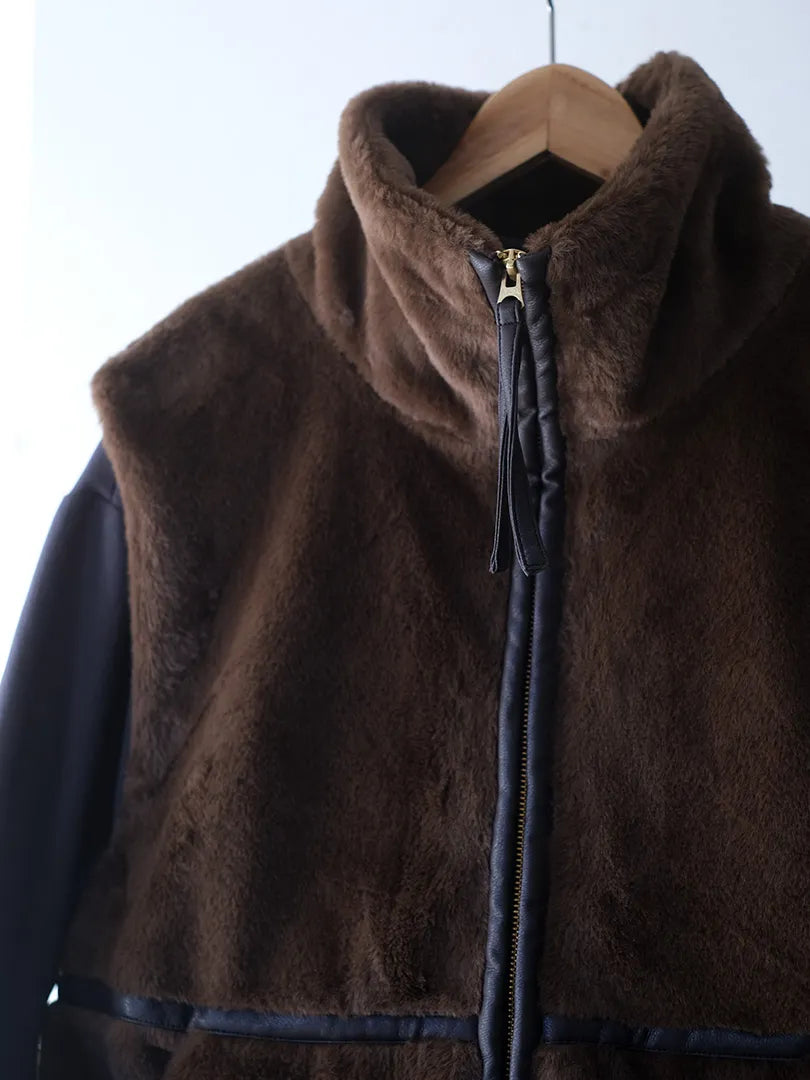 Kha:ki "STAND COLLAR FUR VEST"