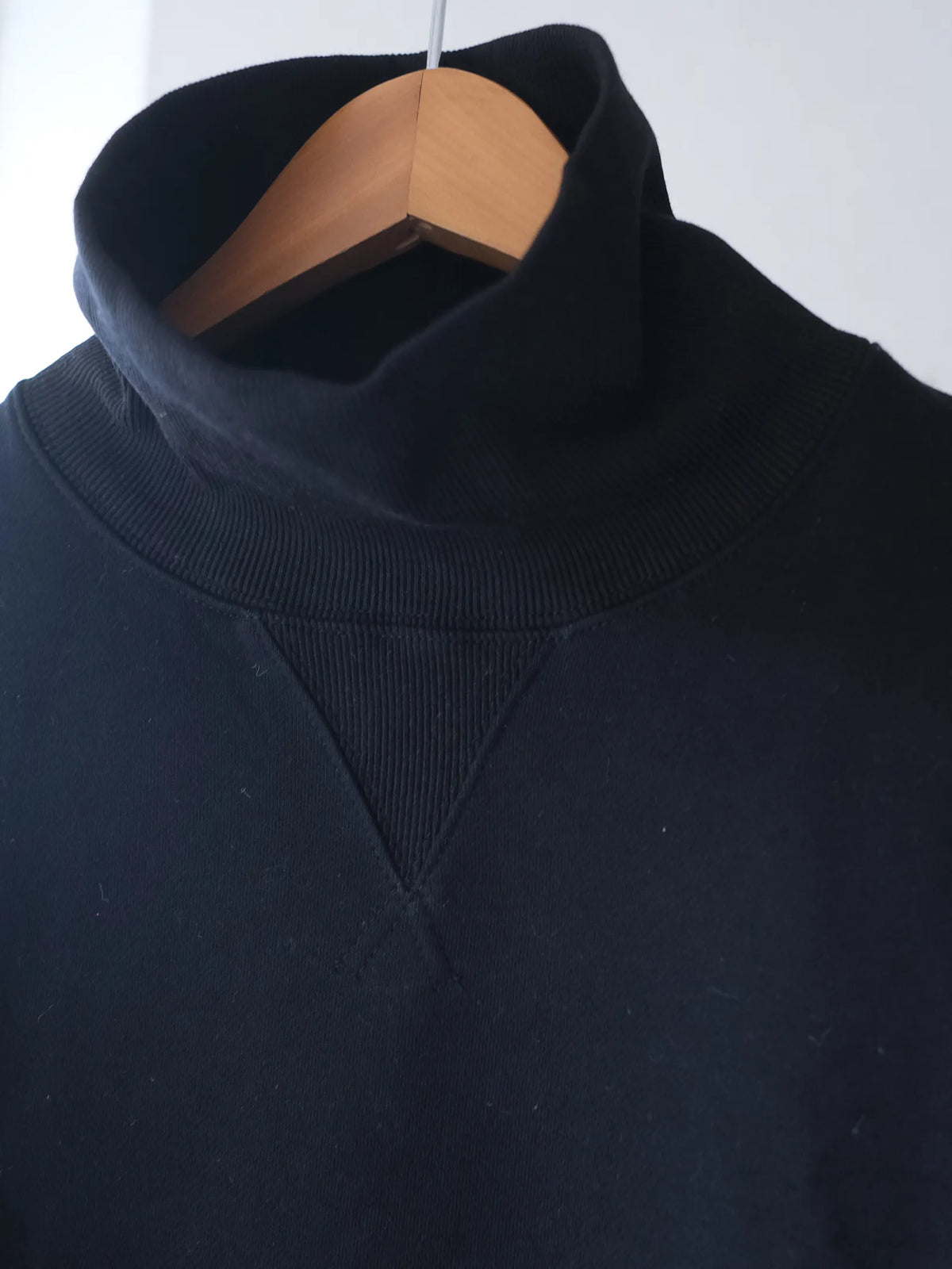 Kha:ki "HIGH NECK SWEAT SHIRT (3colors)"