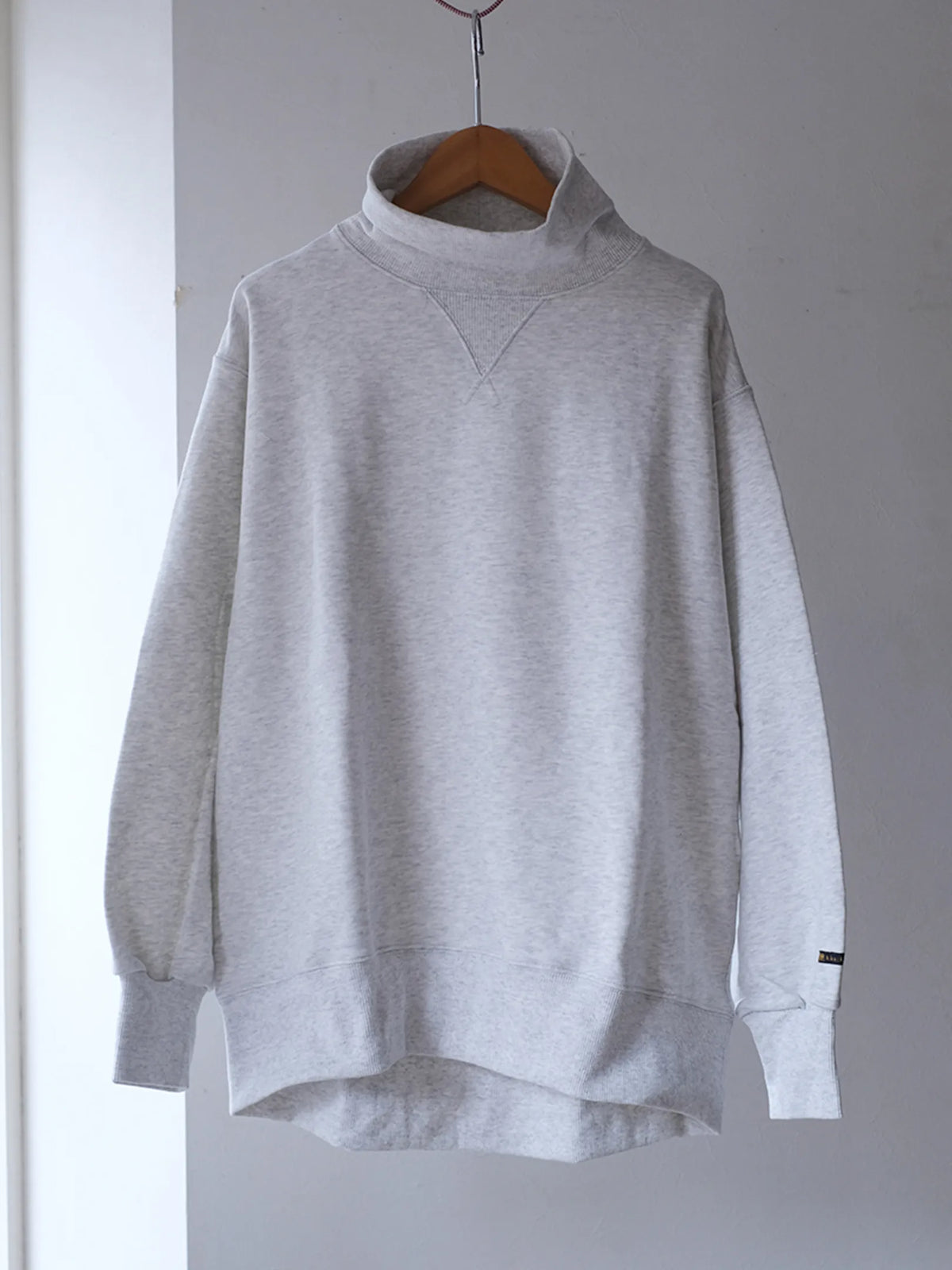Kha:ki "HIGH NECK SWEAT SHIRT (3colors)"
