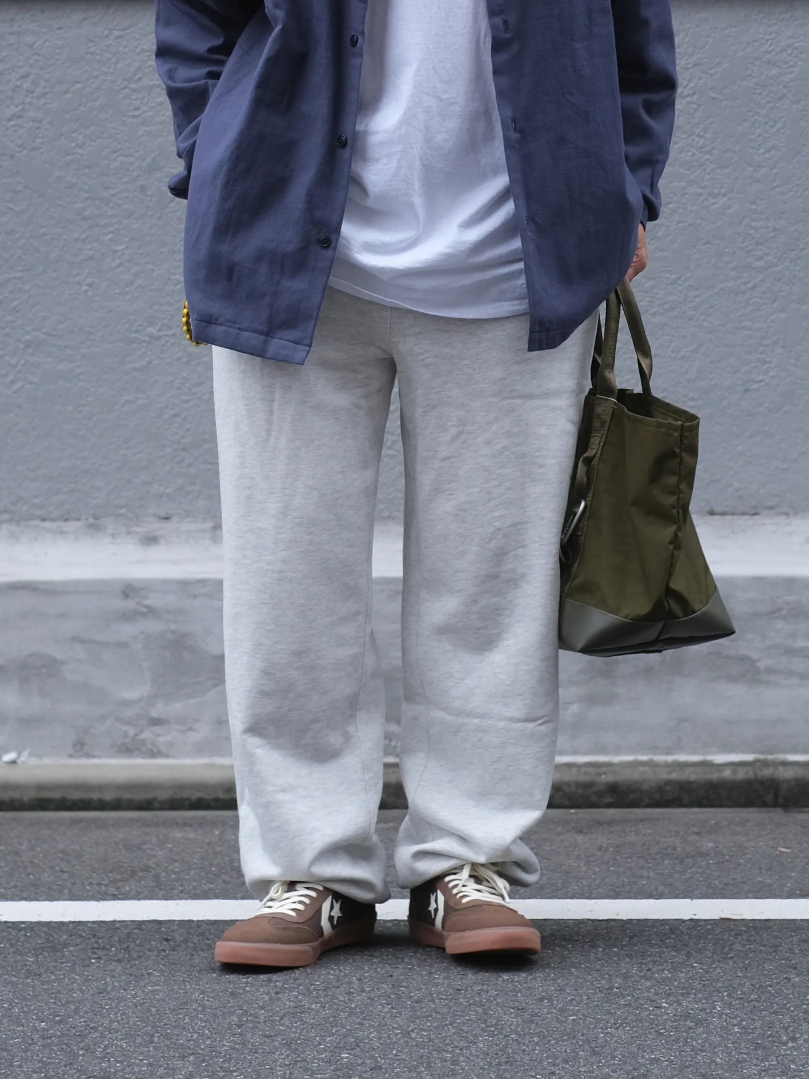 Kha:ki "STRAIGHT SWEAT PANTS(2colors) "