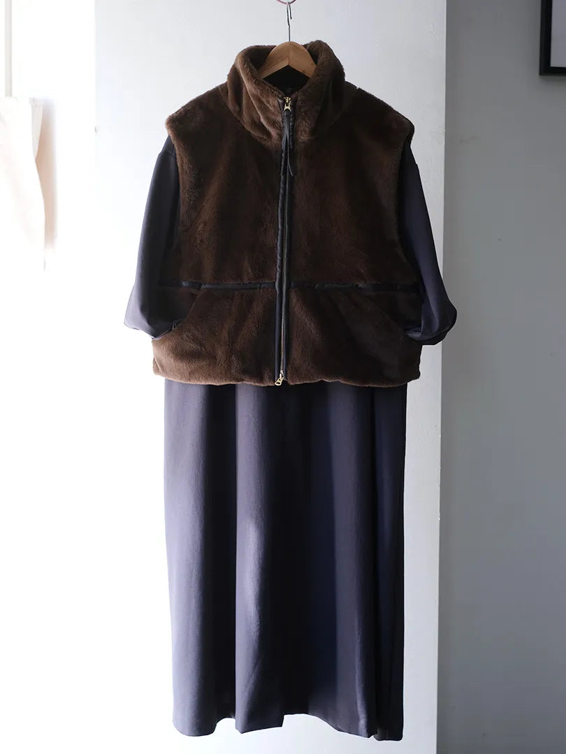 Kha:ki "STAND COLLAR FUR VEST"