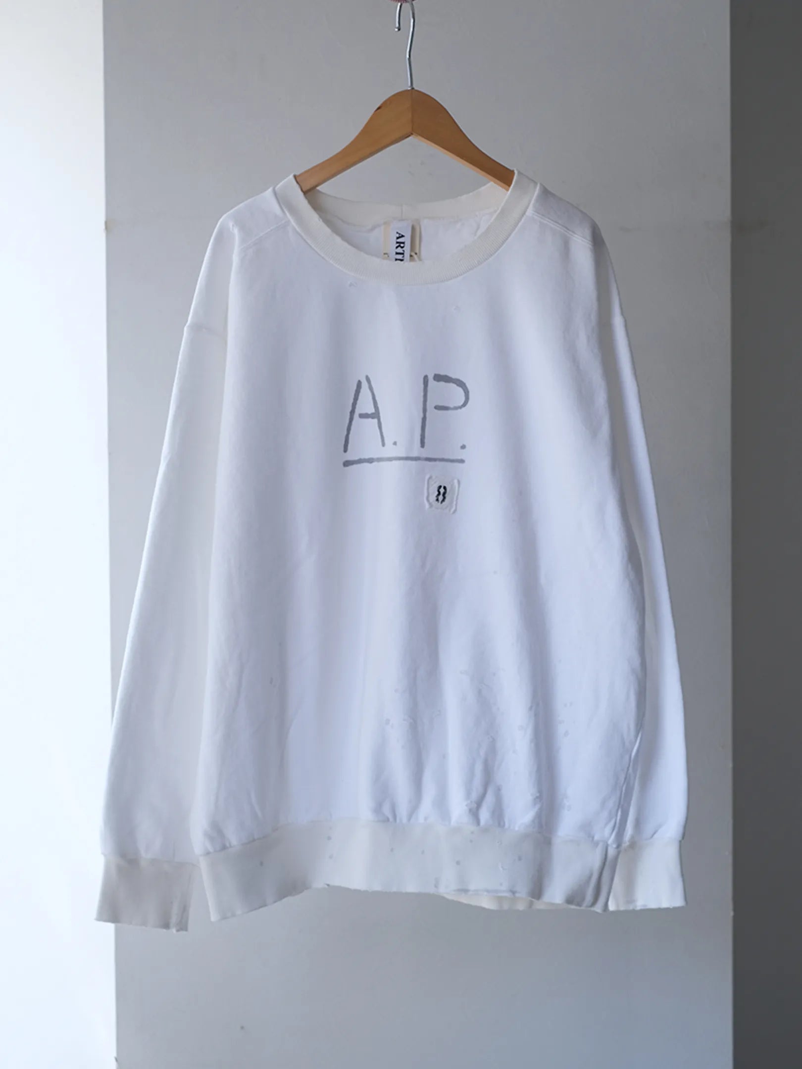 ARTE POVERA "A.P 10YEARS DAMEGED SWEAT (2colors)"