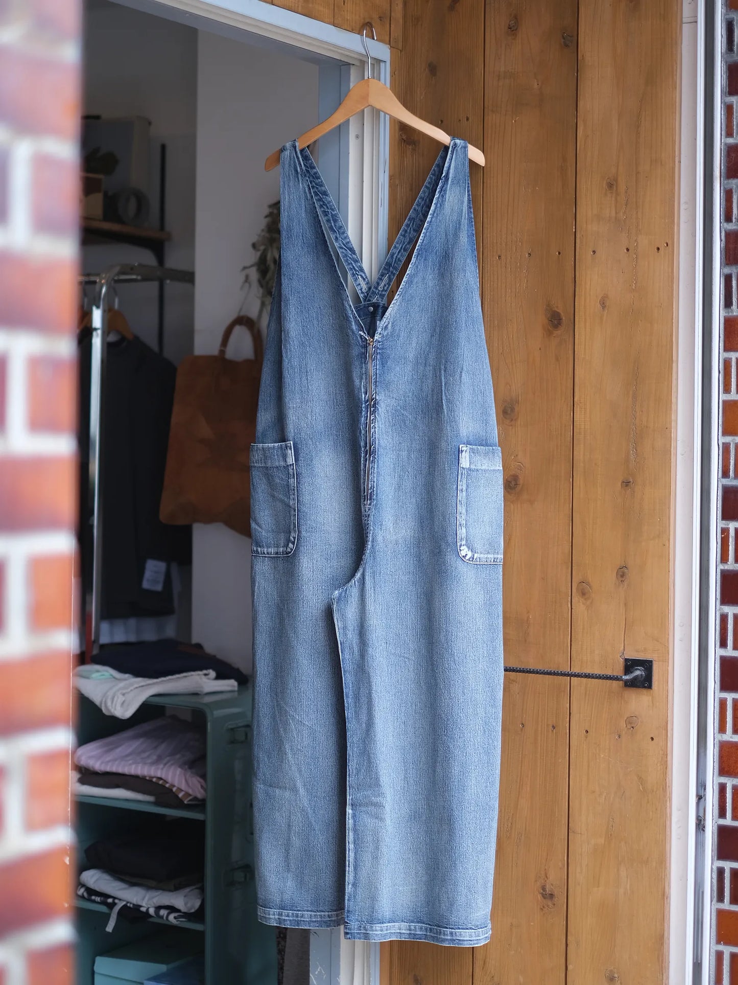 Kha:ki "V-NECK OVERALLS"
