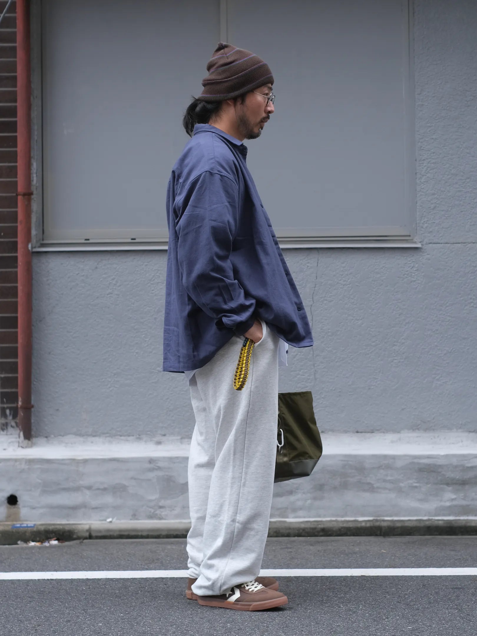 Kha:ki "STRAIGHT SWEAT PANTS(2colors) "