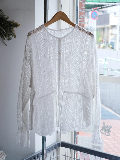 Le Melange "レースクルーネックブラウス"