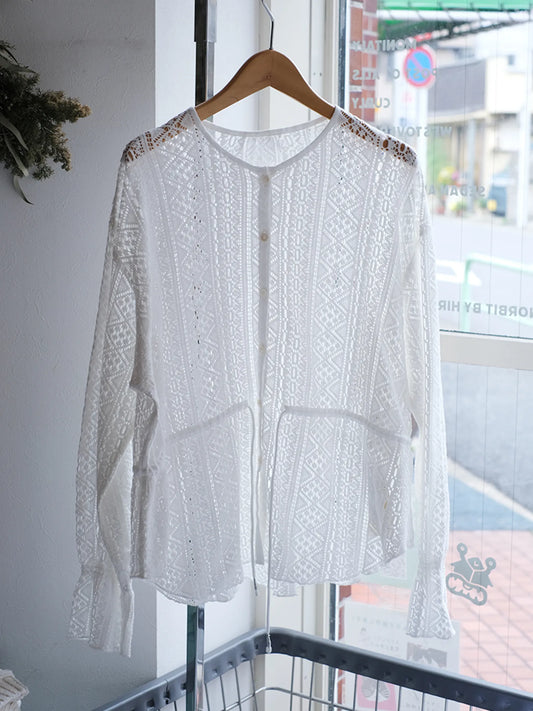 Le Melange "レースクルーネックブラウス"