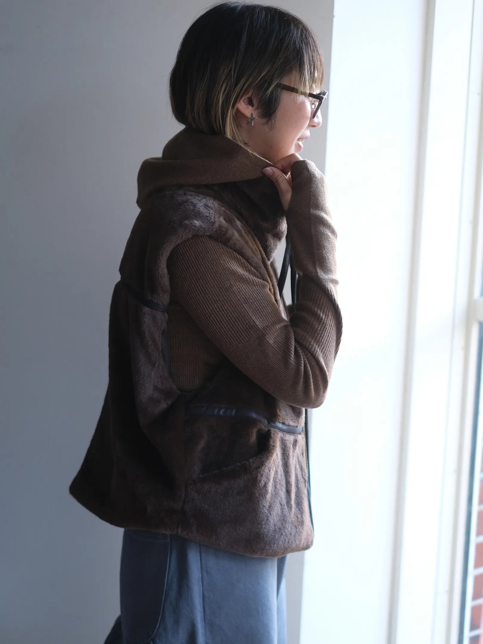 Kha:ki "STAND COLLAR FUR VEST"