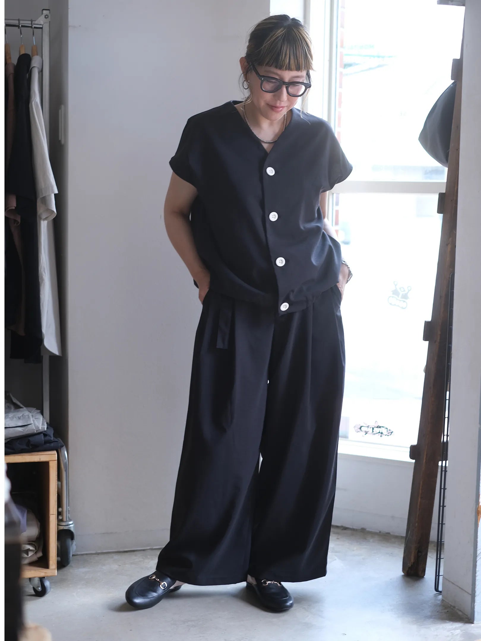 manon "TAFFETA TWO TUCK WIDE PANTS"(2colors)