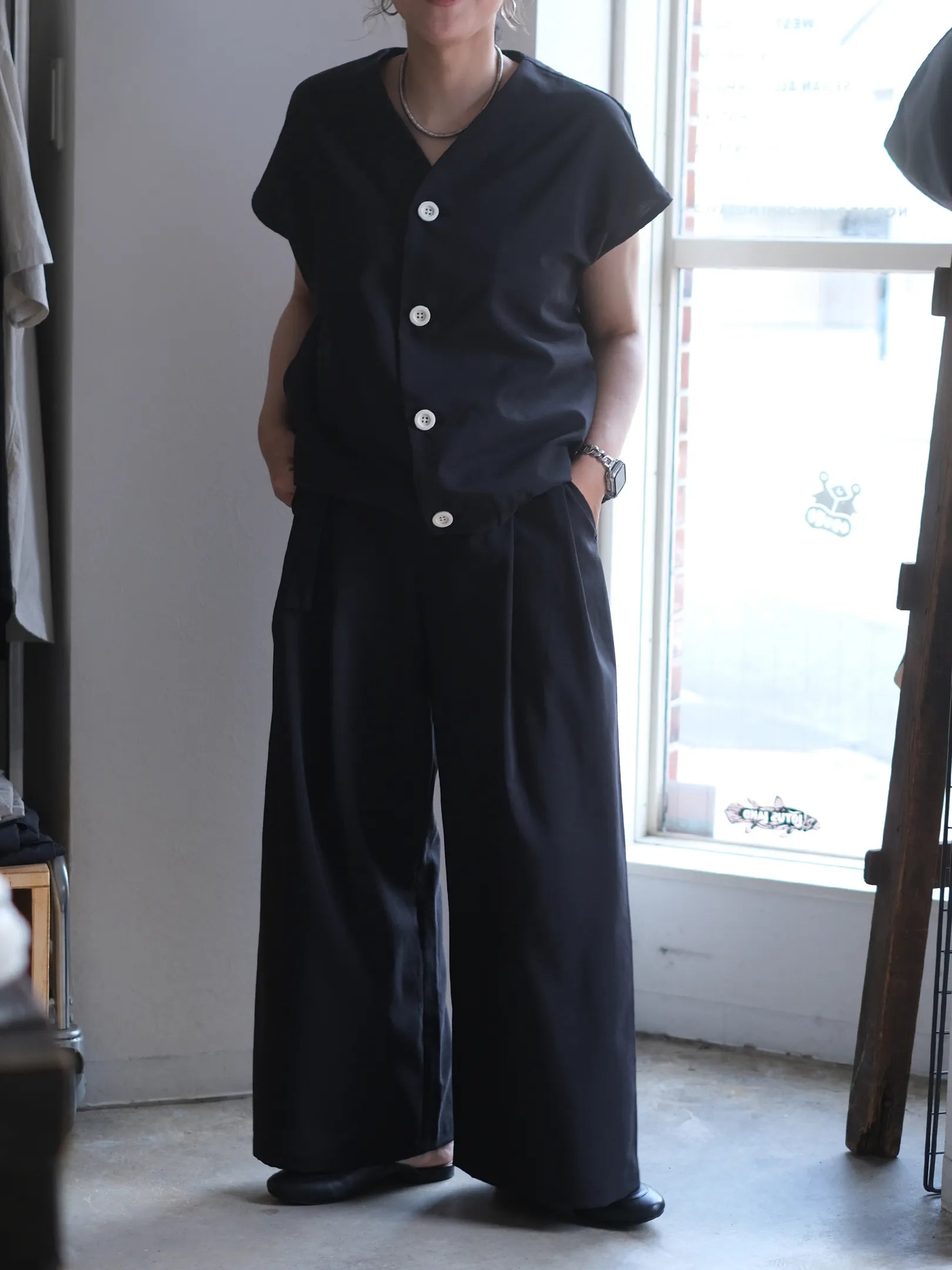 manon "TAFFETA TWO TUCK WIDE PANTS"(2colors)